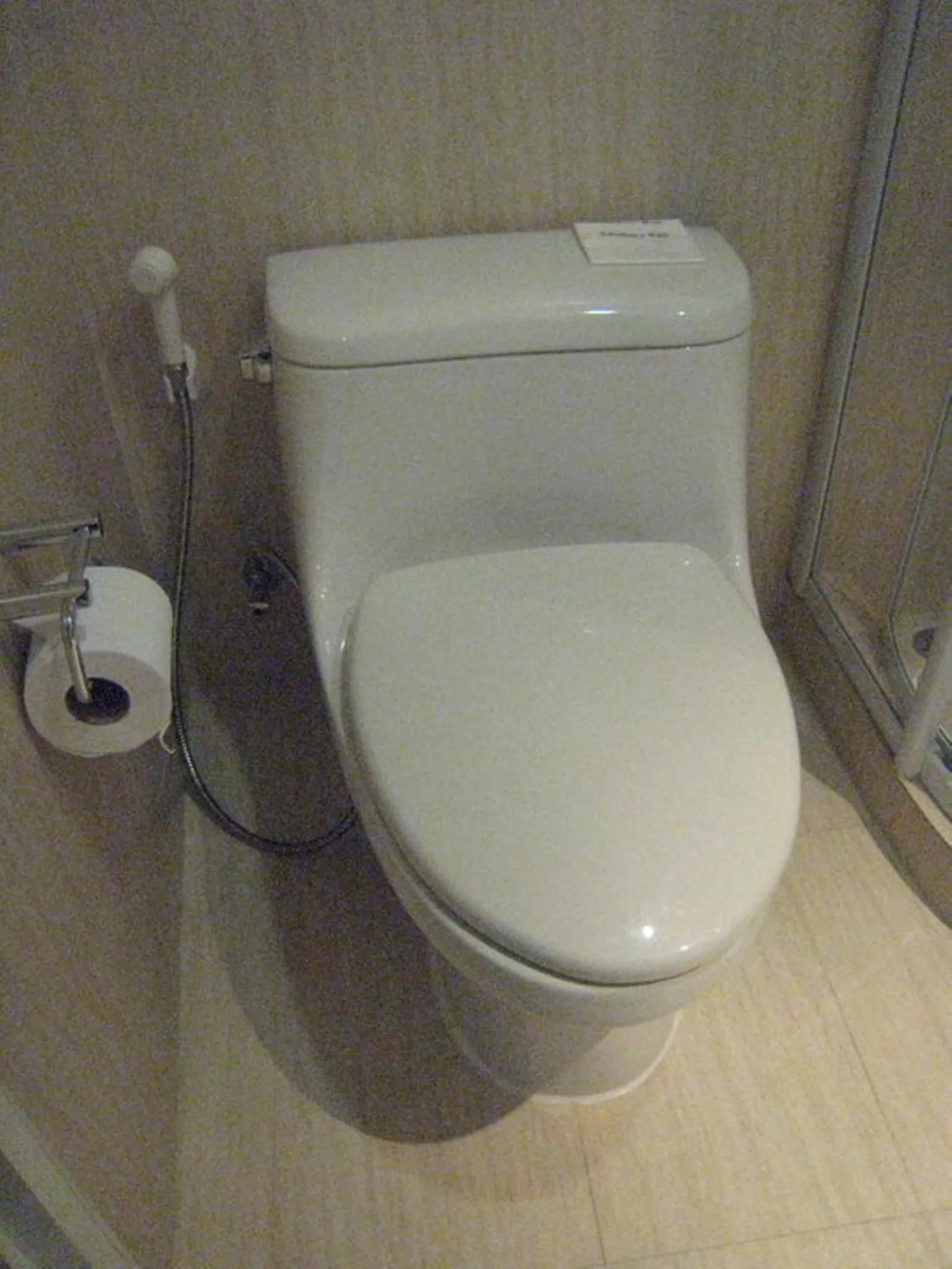Toilet in Aphrodite Inn Bangkok