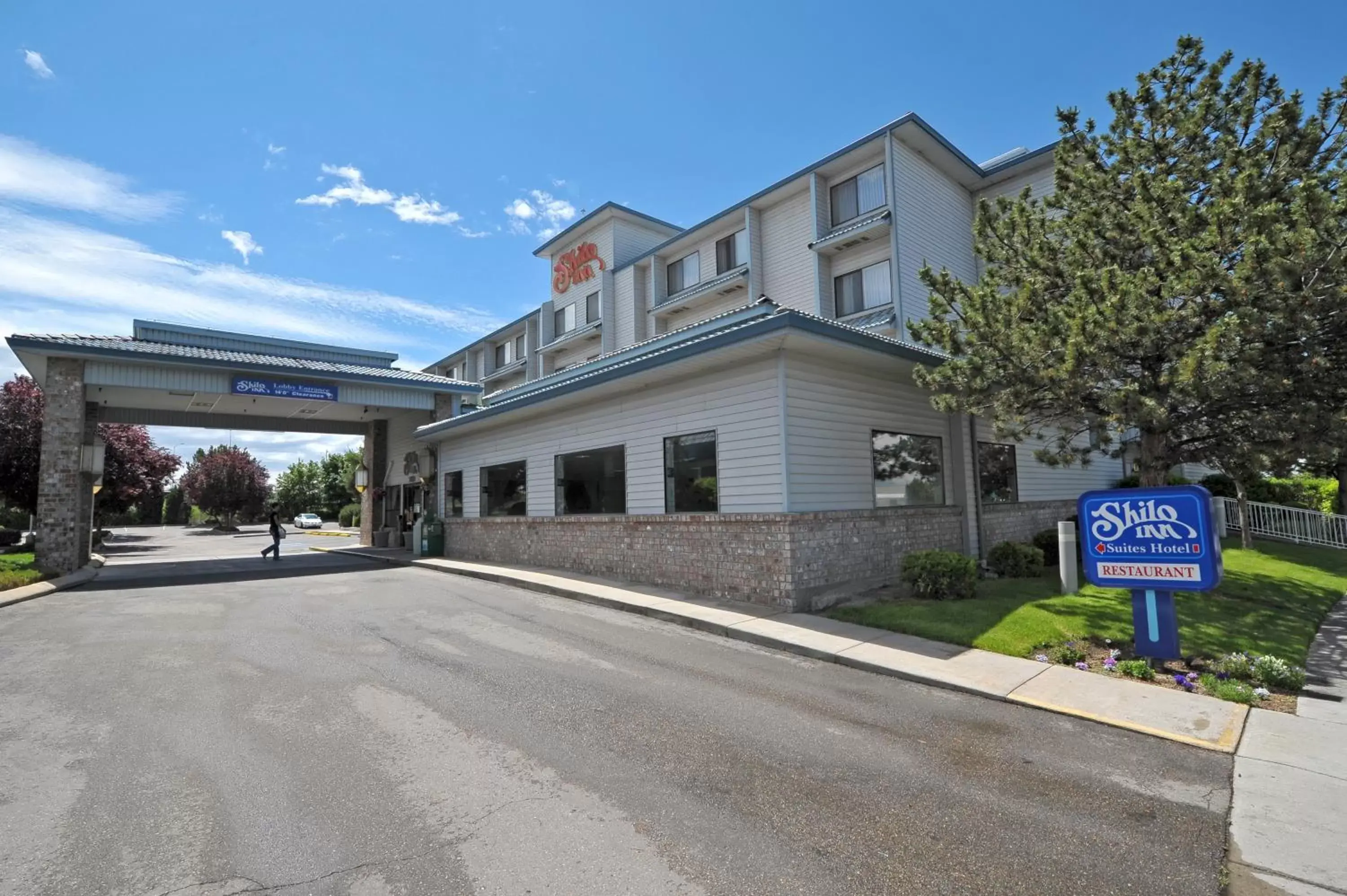 Facade/entrance, Property Building in Shilo Inn Suites Hotel - Nampa Suites