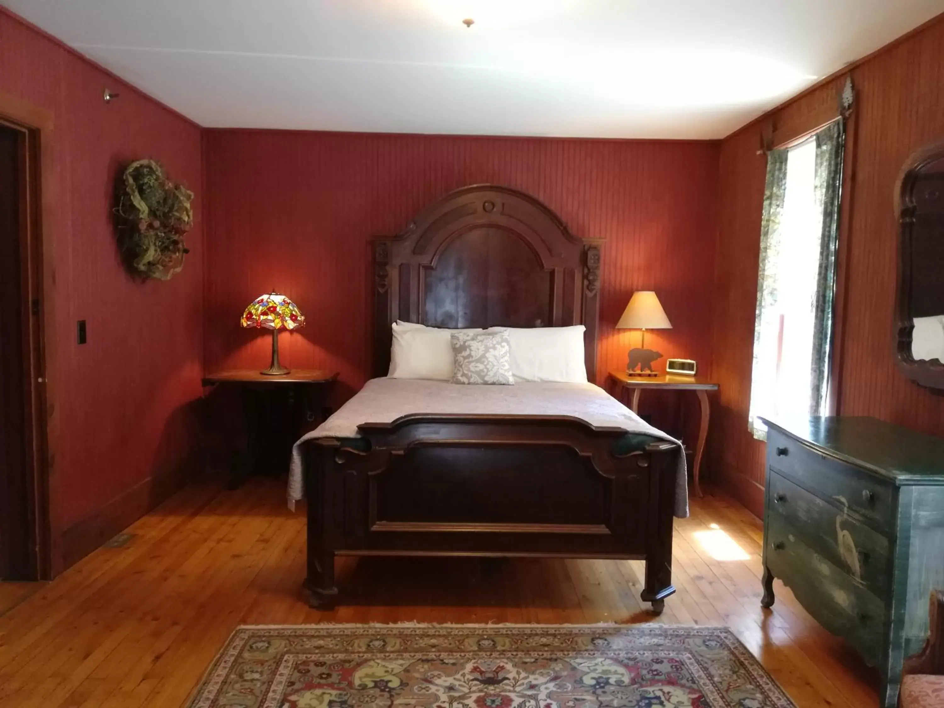 Bed in The Woods Inn