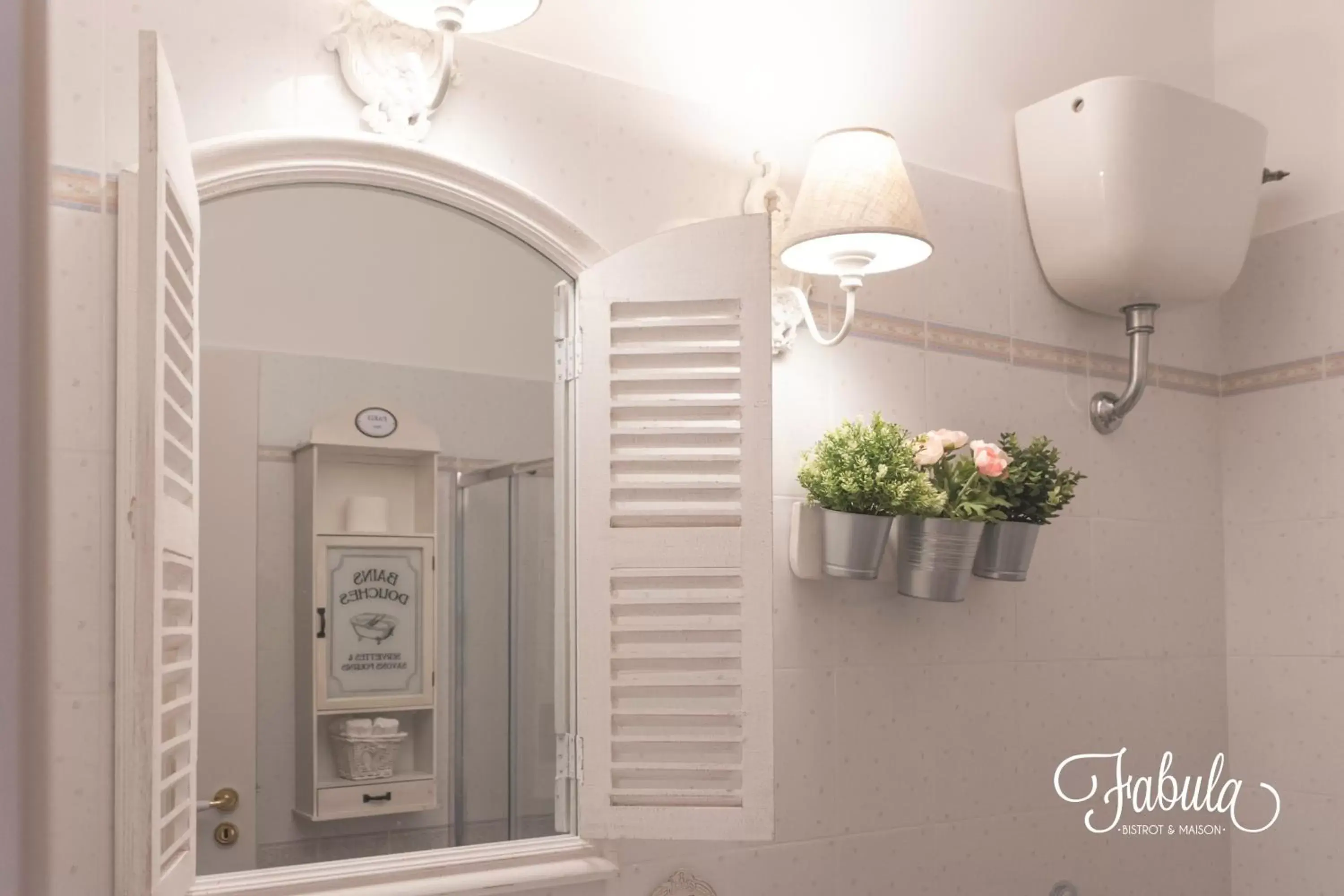 Facade/entrance, Bathroom in Masseria Fabula Bistrot & Maison