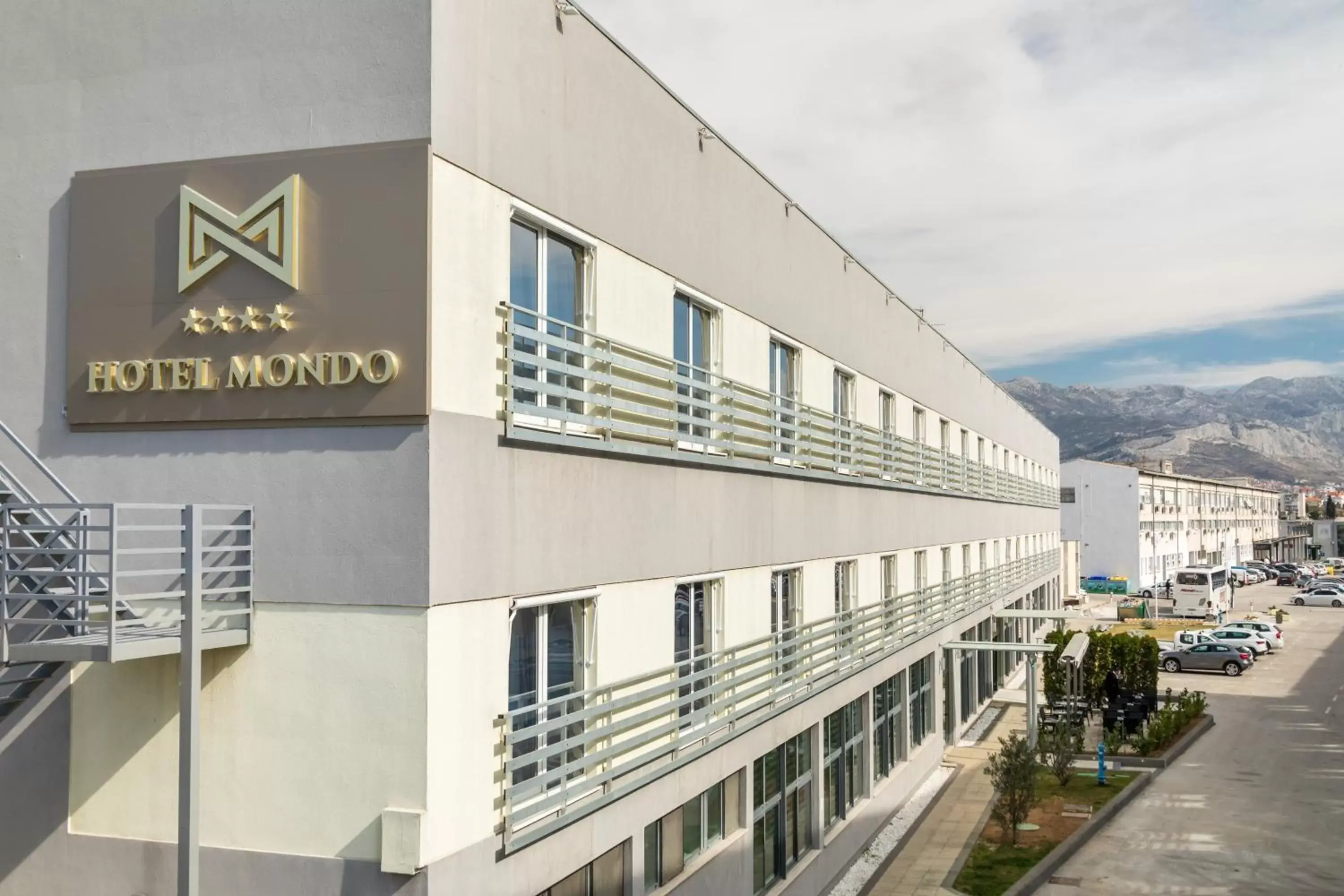 Property building in Hotel Mondo
