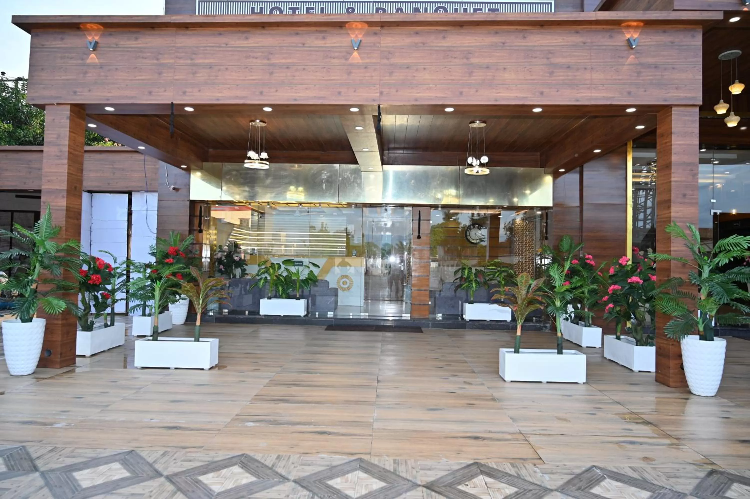 Facade/entrance in Hotel Vasdaa Grand