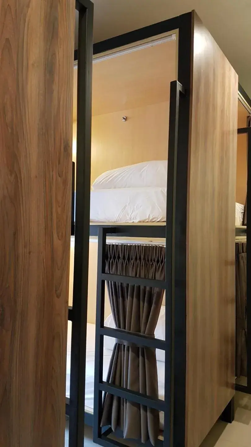 Bedroom, Bunk Bed in Hotel 1000 Miles