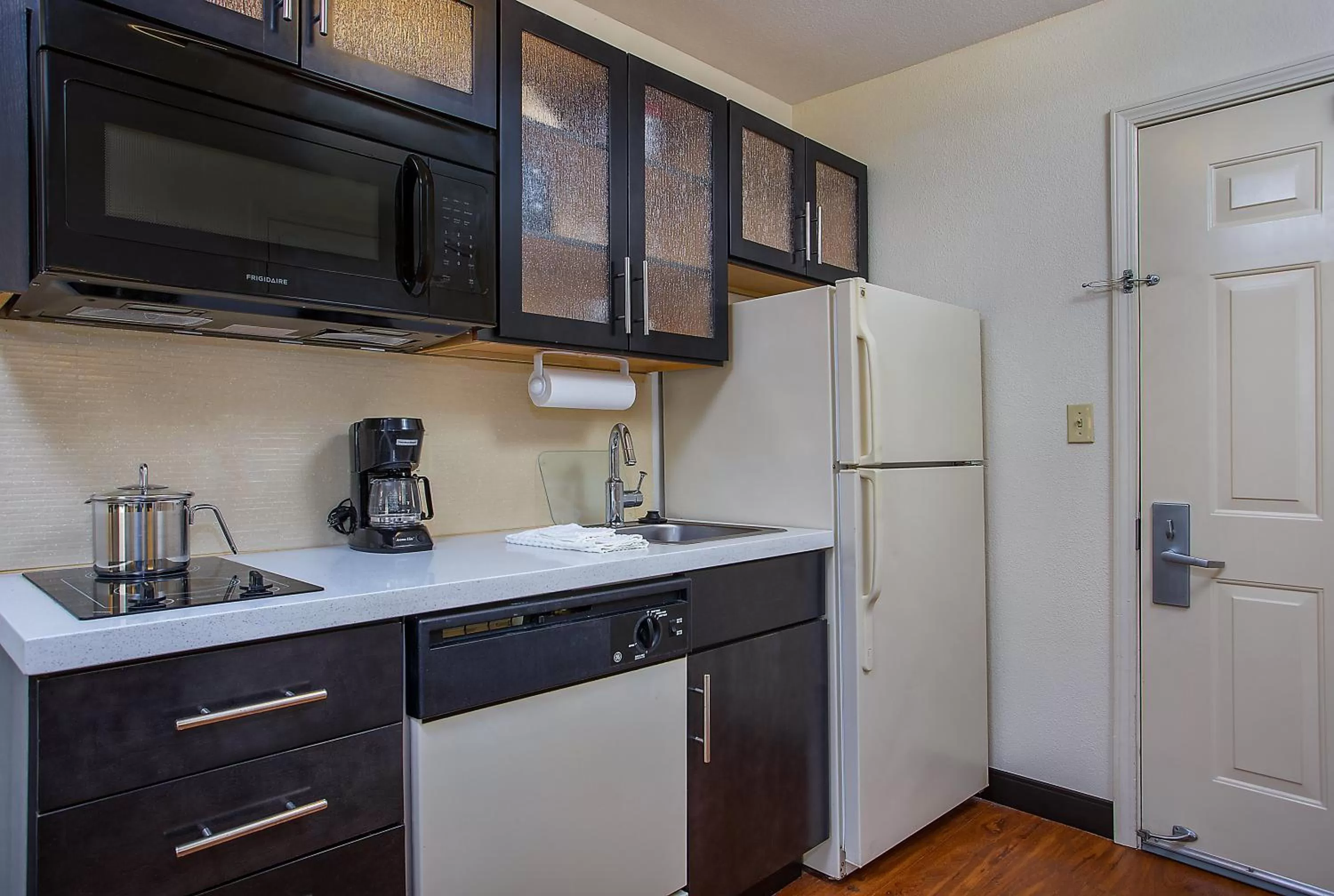 One Bedroom Suite with One Queen Bed in Candlewood Suites Louisville Airport by IHG