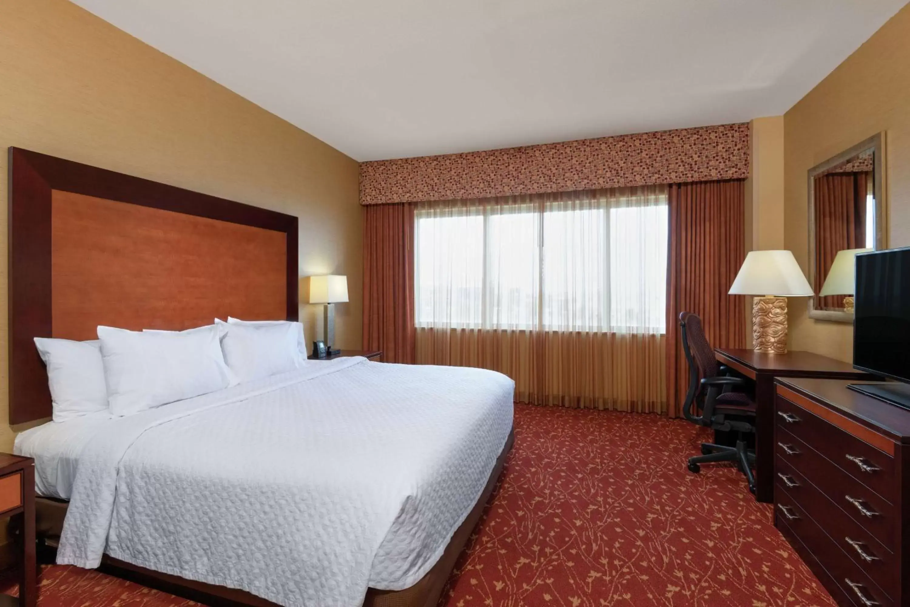 Bedroom, Bed in Embassy Suites Loveland Hotel, Spa & Conference Center