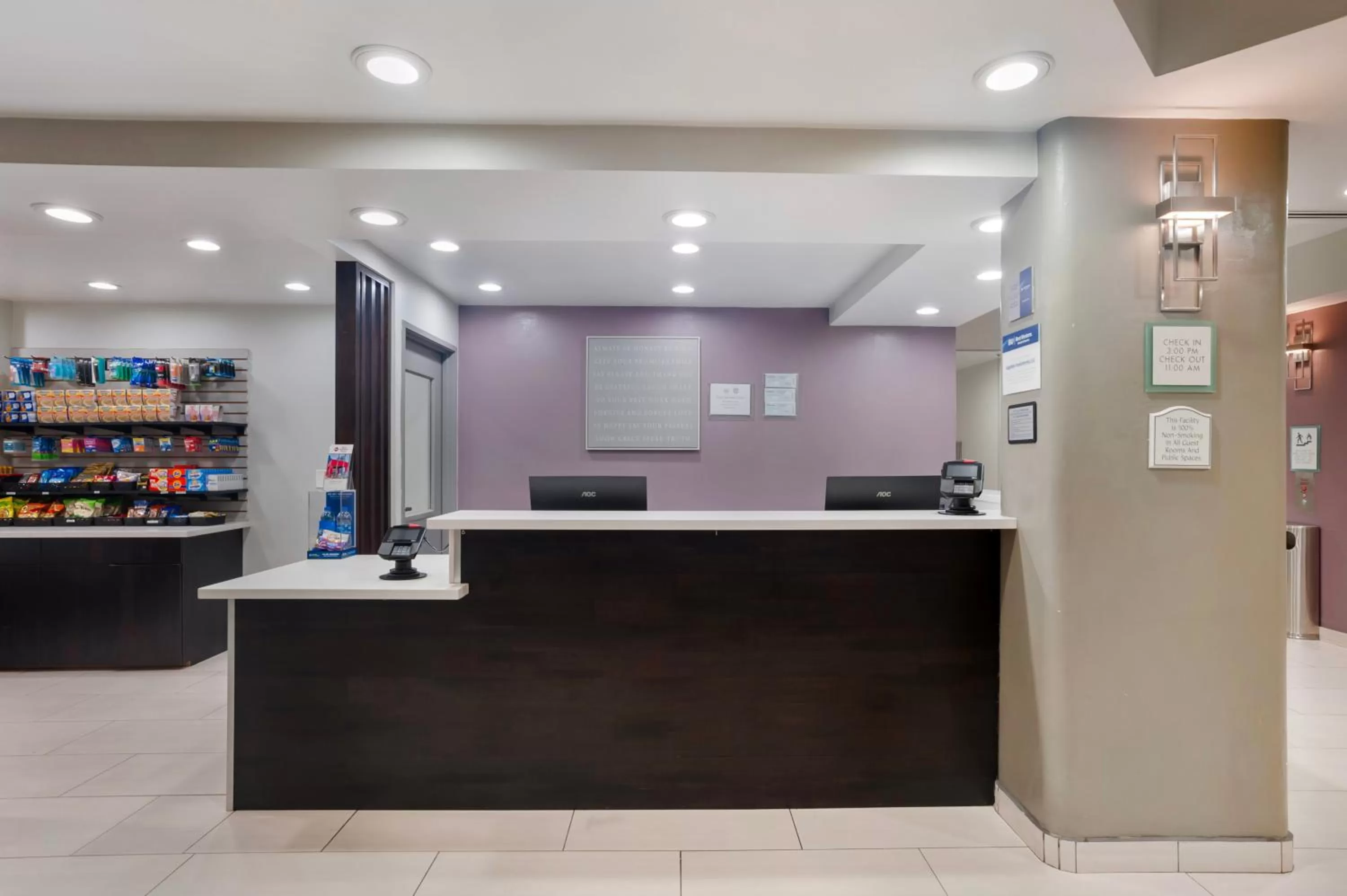 Lobby or reception in Best Western Plus Commerce Hotel