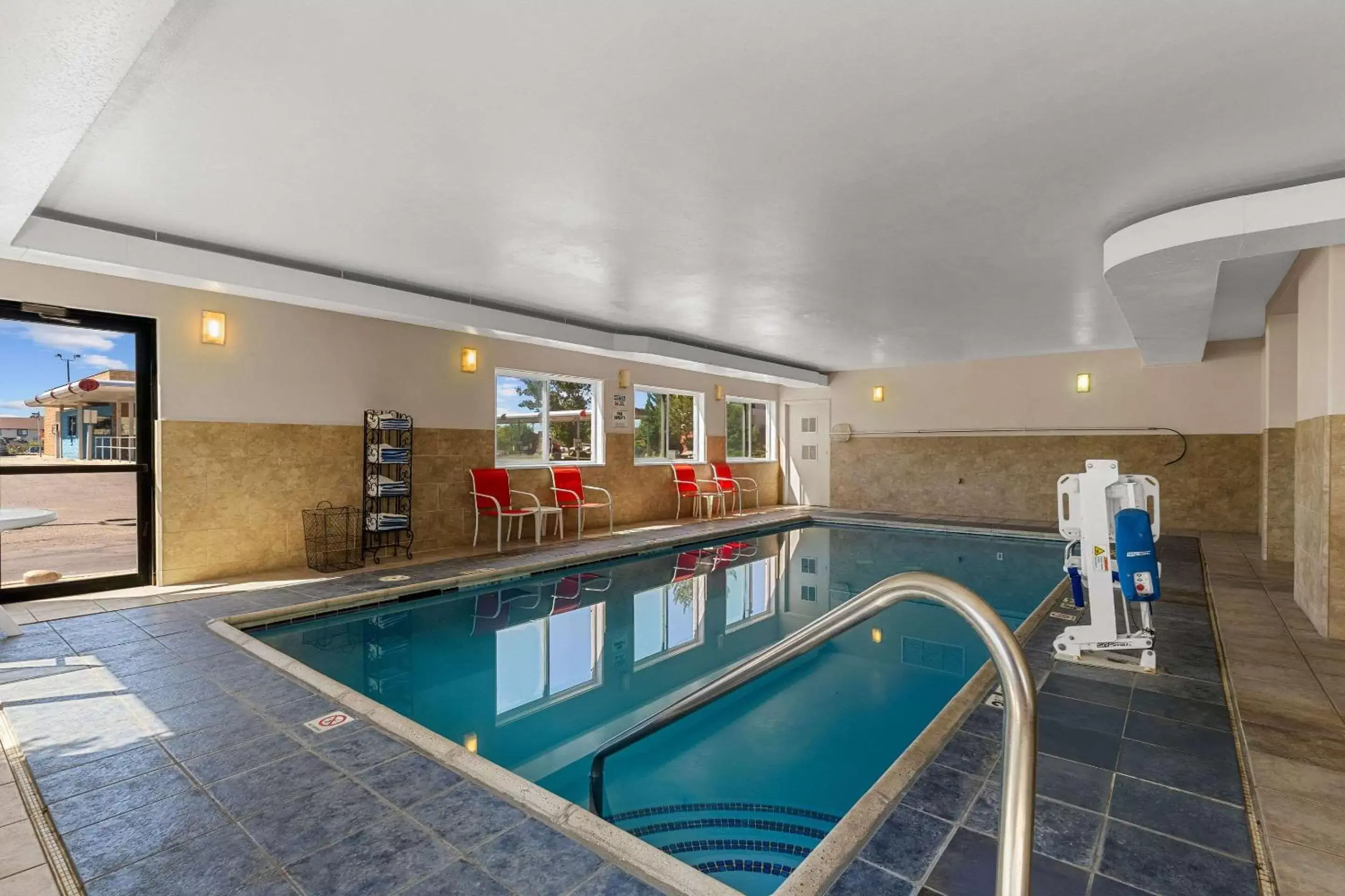 Swimming Pool in Quality Inn Brighton
