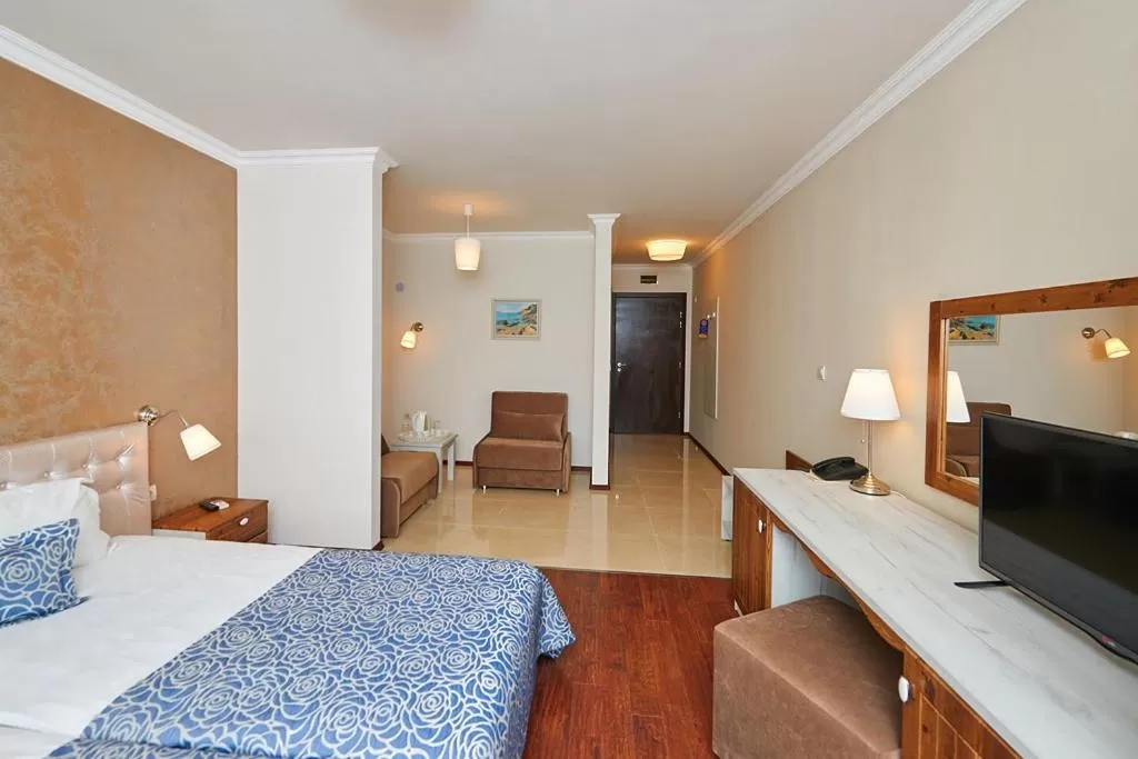 Photo of the whole room, Bed in Penelopa Palace Apart Hotel & SPA