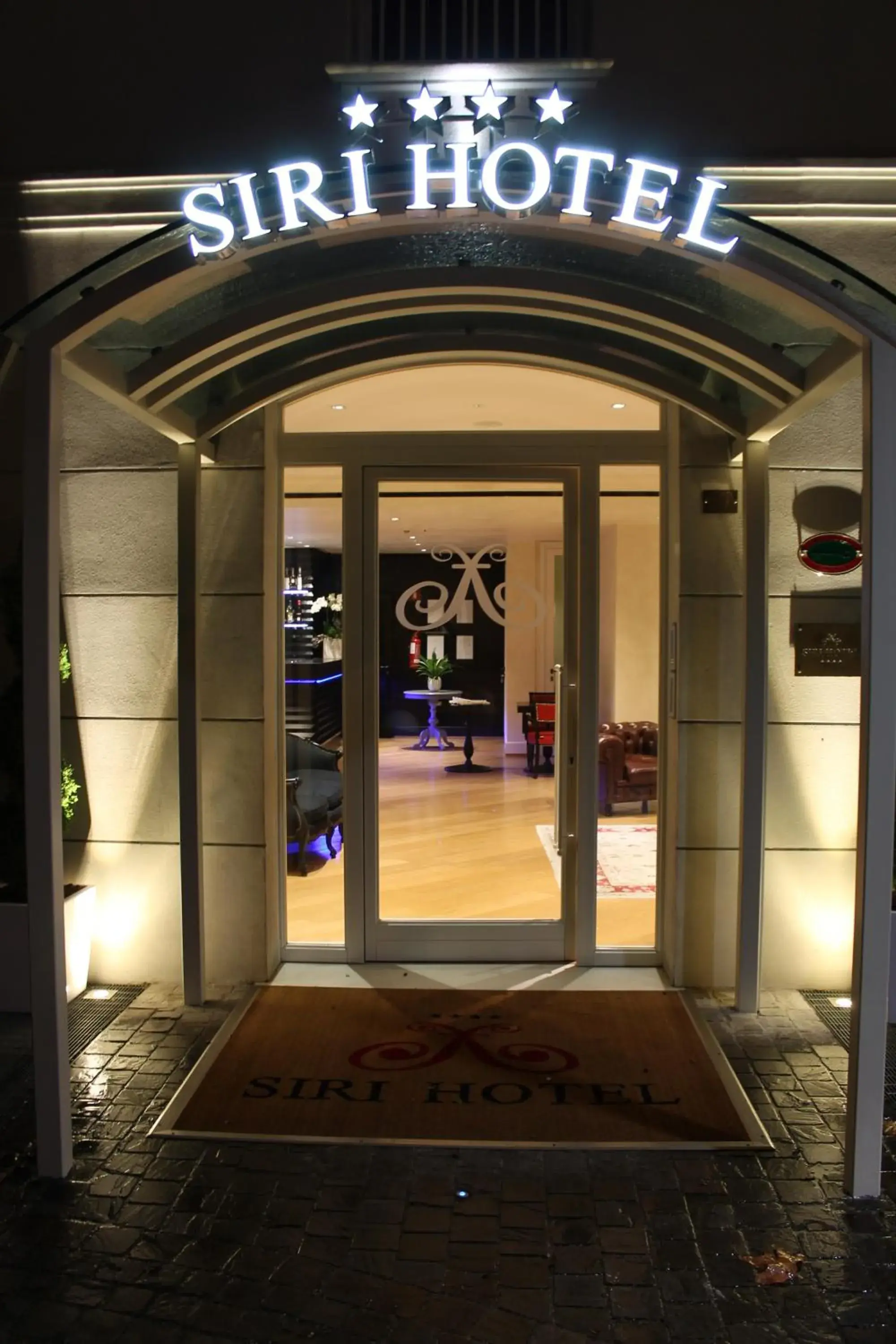 Facade/entrance in Siri Hotel