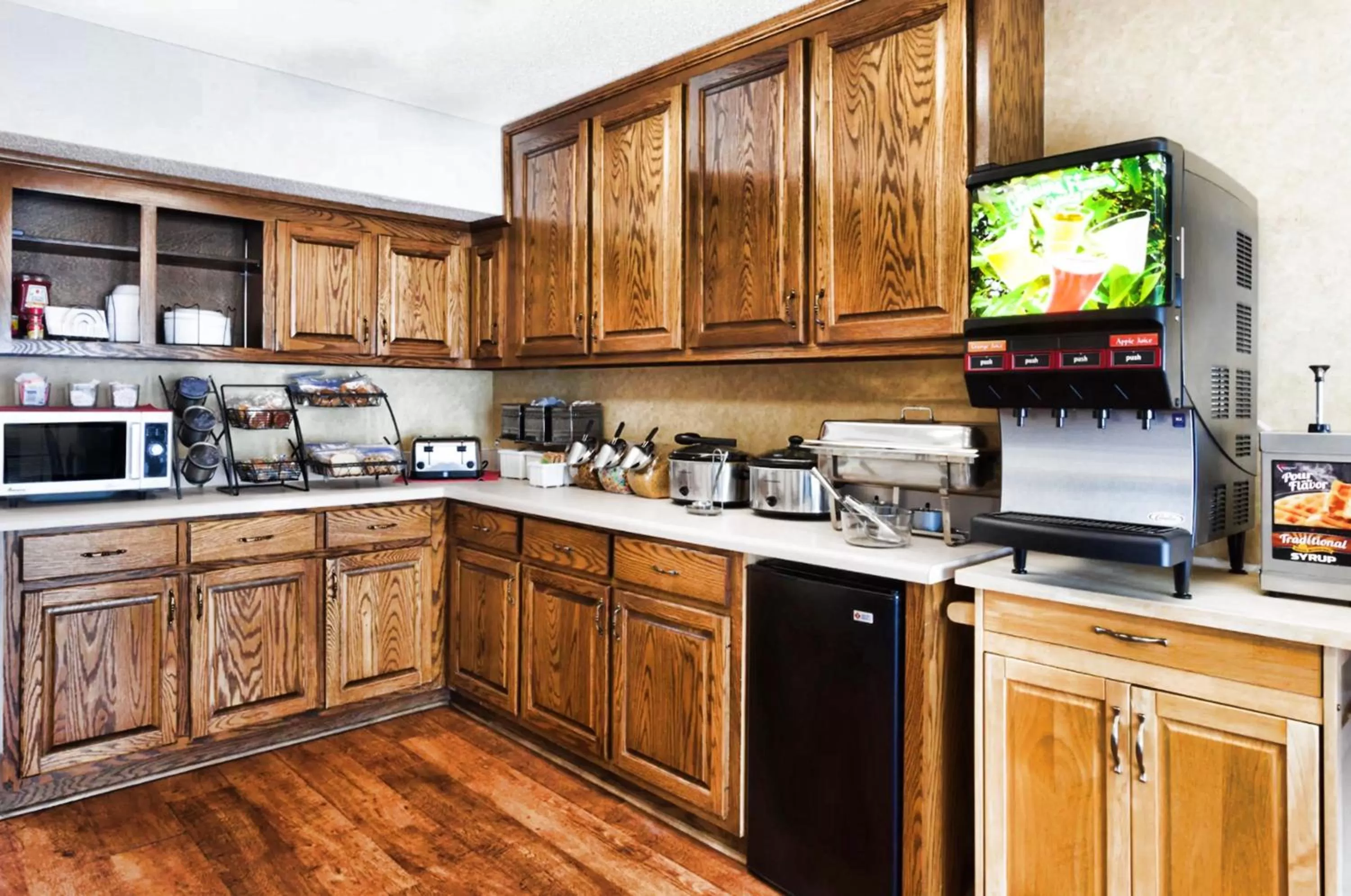 Kitchen or kitchenette in Baymont by Wyndham Tullahoma