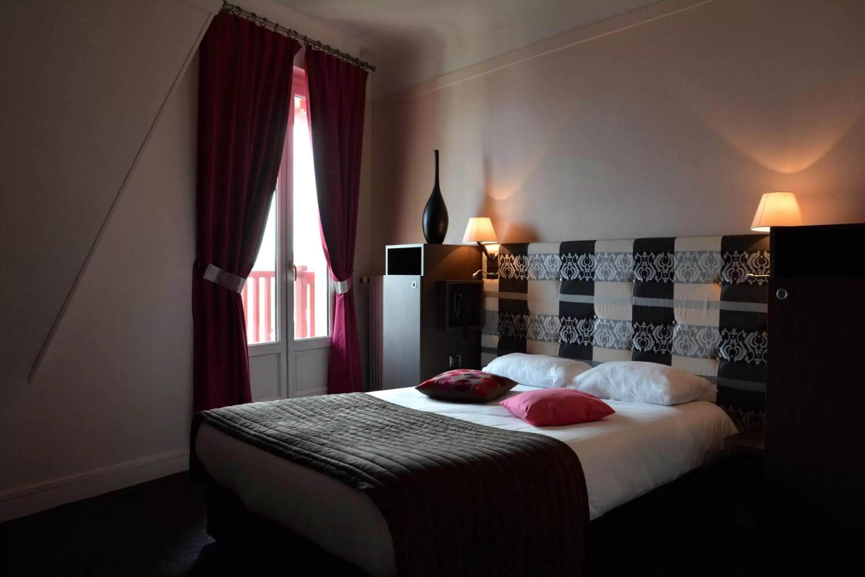 Bedroom, Bed in Hotel Des Bains