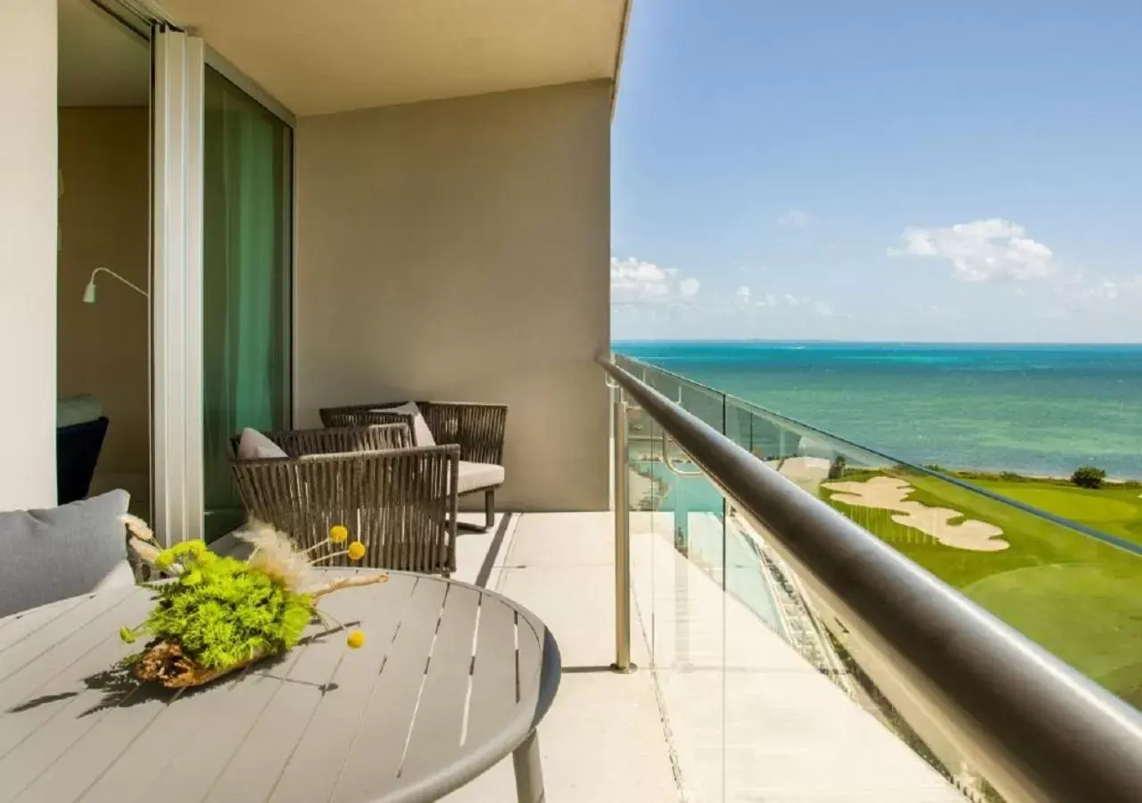 Sea view, Balcony/Terrace in Dreams Vista Cancun Golf & Spa Resort
