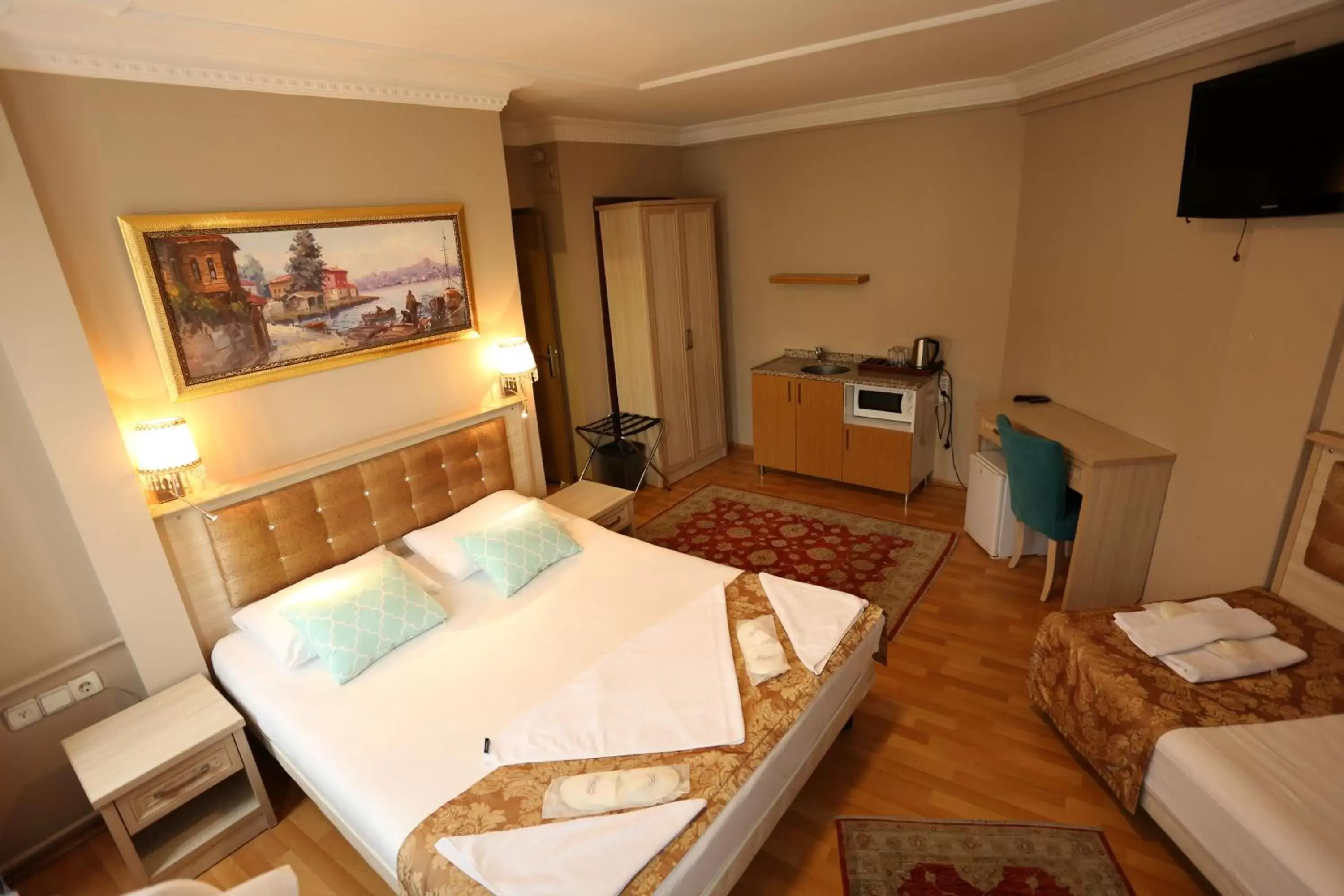 Bed in Hotel Tashkonak Istanbul