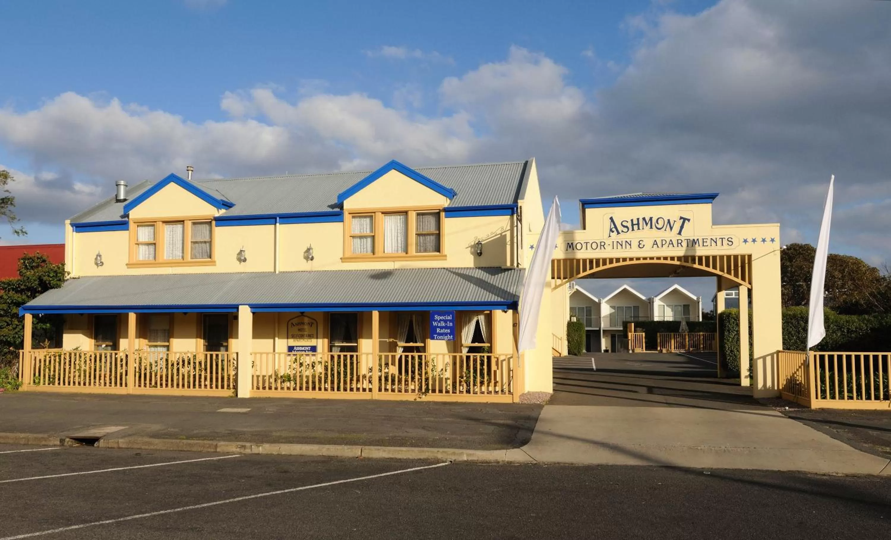 Facade/entrance in Ashmont Motel and Apartments