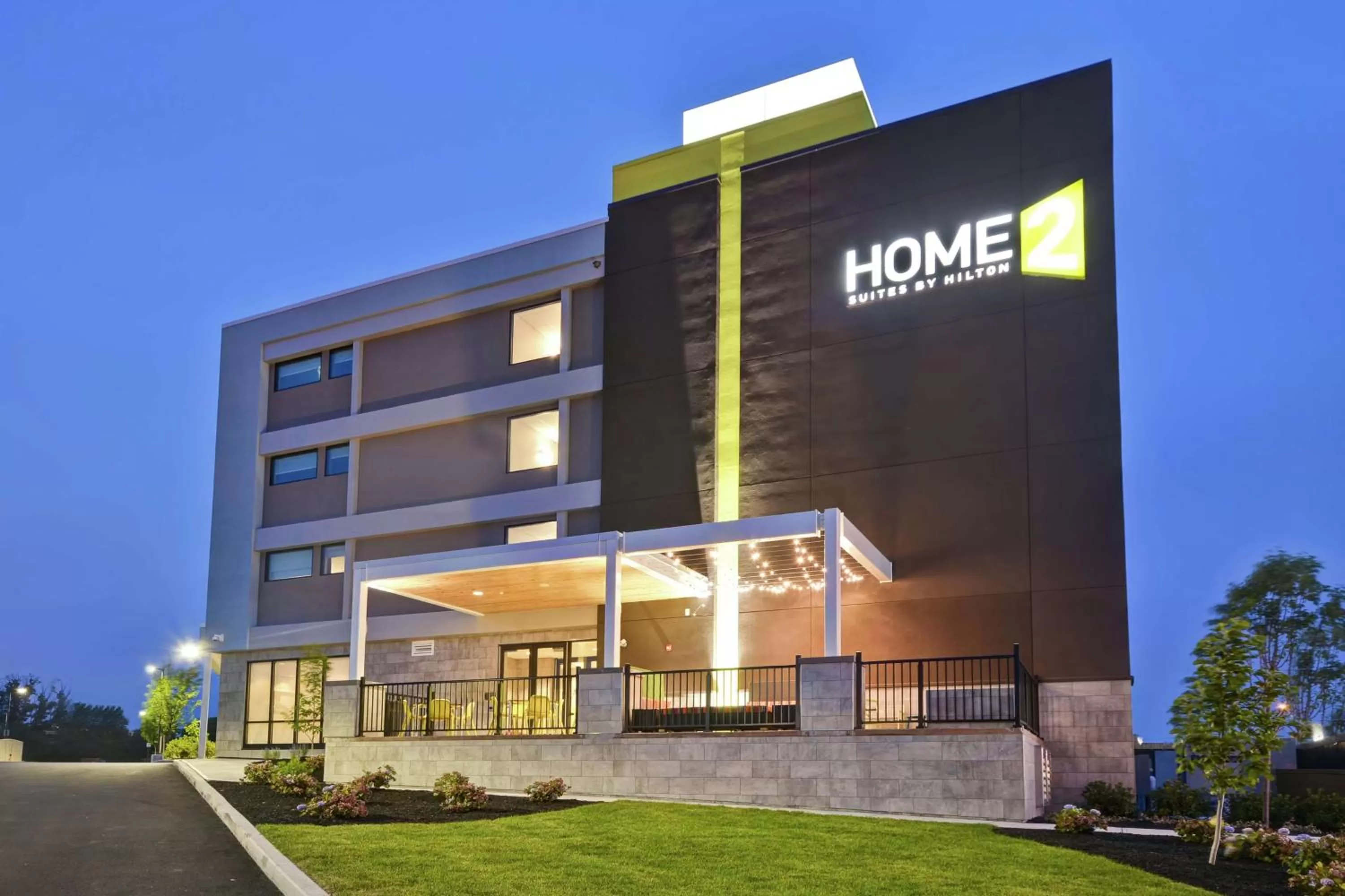 Property building in Home2 Suites By Hilton Portland Airport