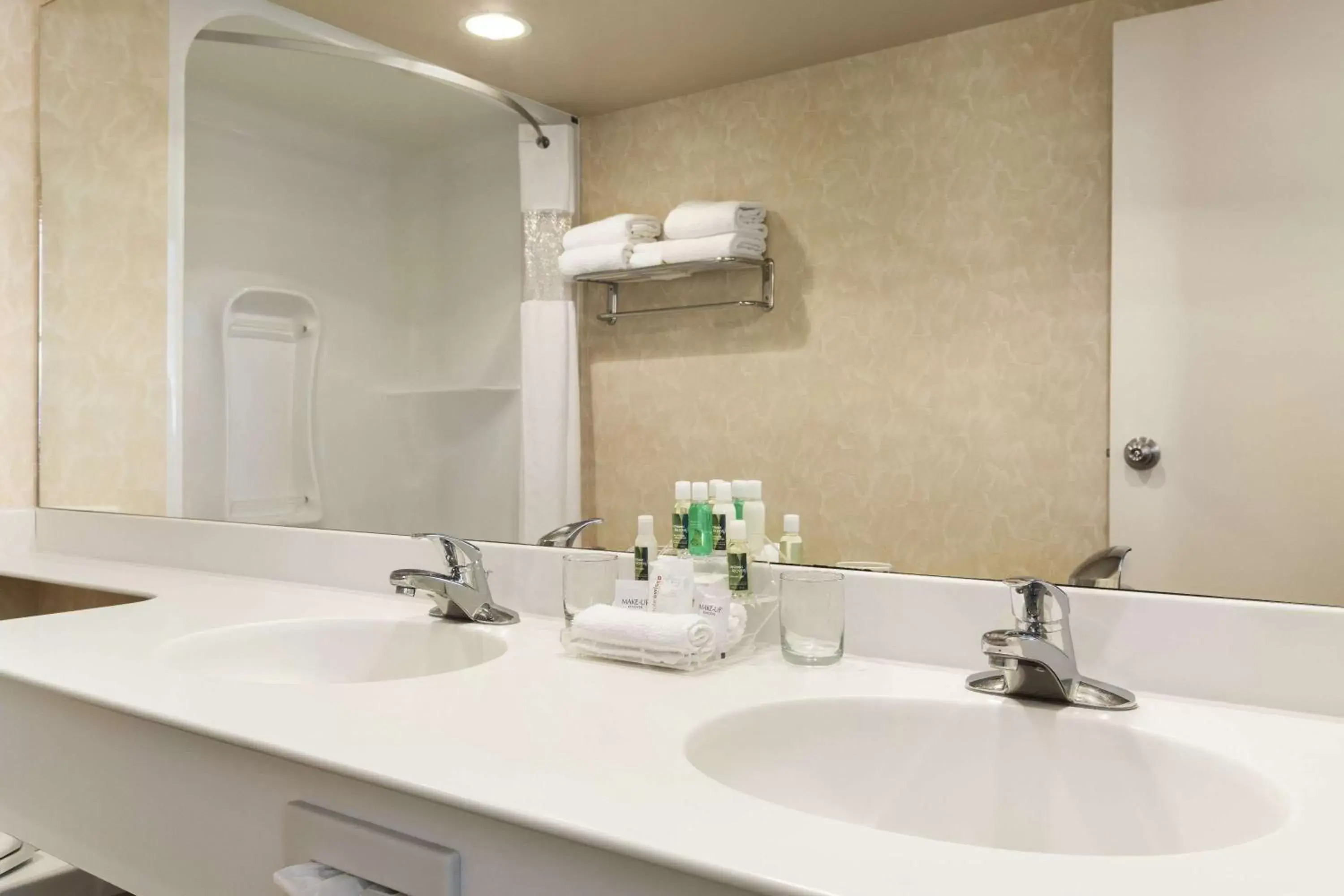 Bathroom in Travelodge by Wyndham Spruce Grove