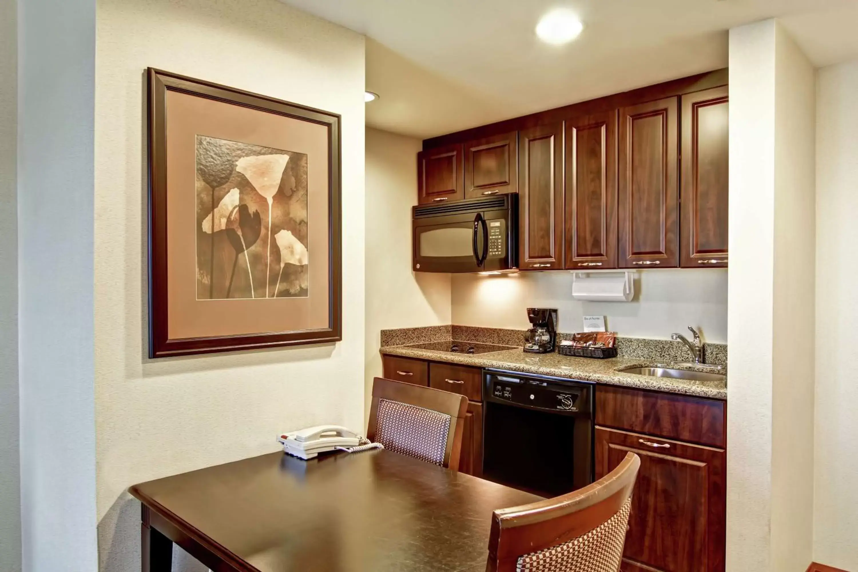 Kitchen or kitchenette, Kitchen/Kitchenette in Homewood Suites by Hilton Sudbury