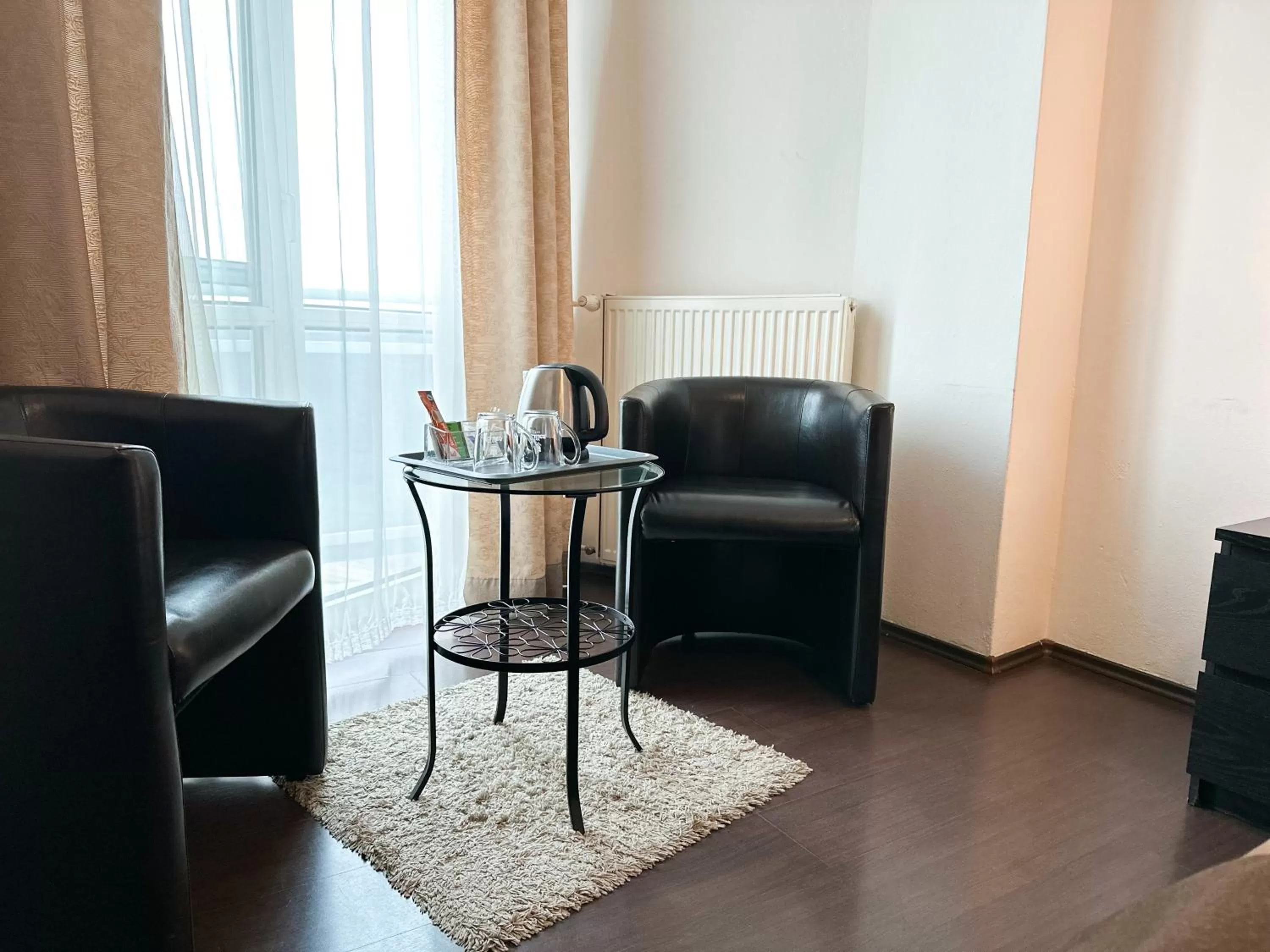 Seating area in Hotel Modena