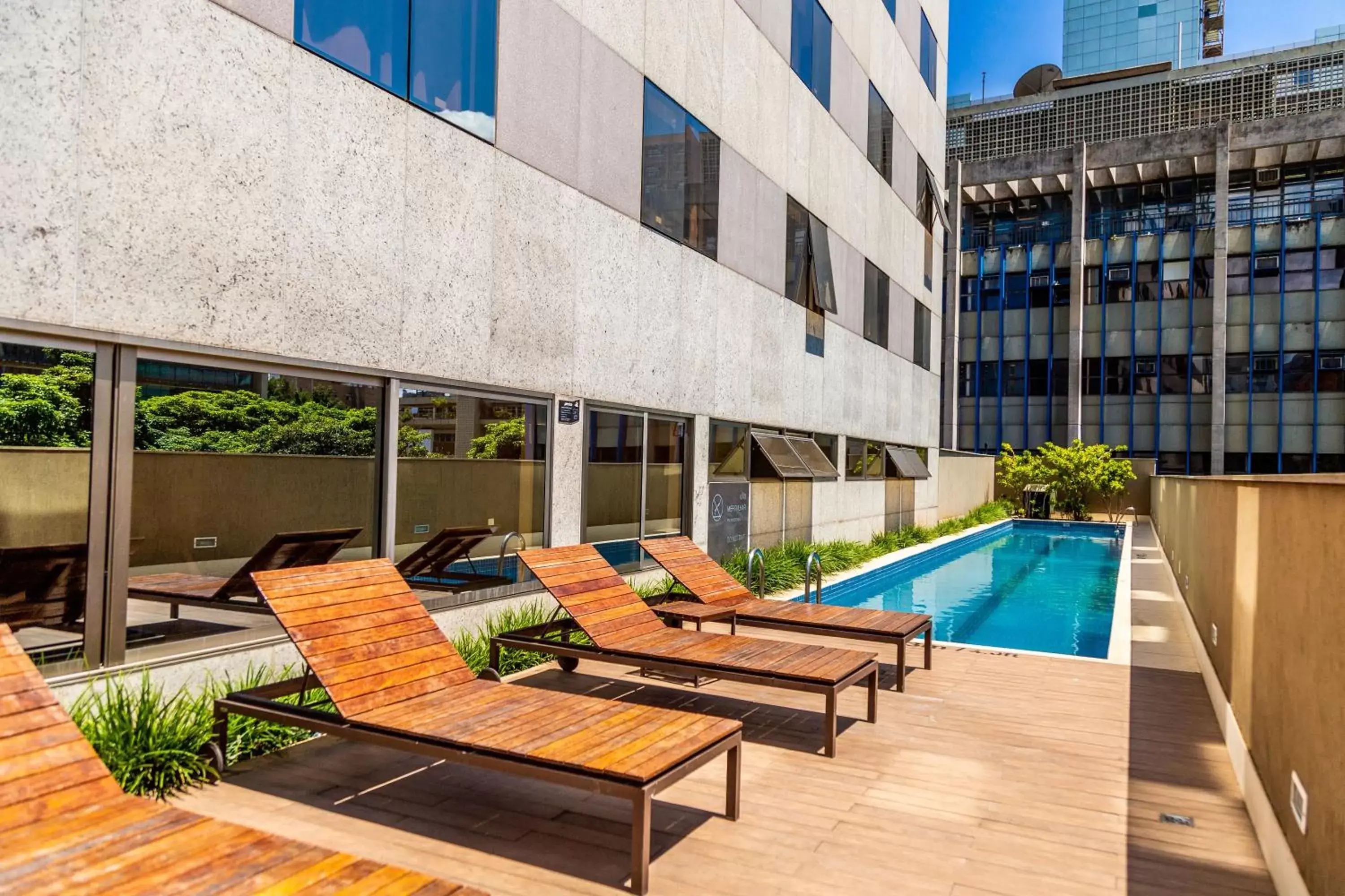 Swimming Pool in Hilton Garden Inn Belo Horizonte Lourdes