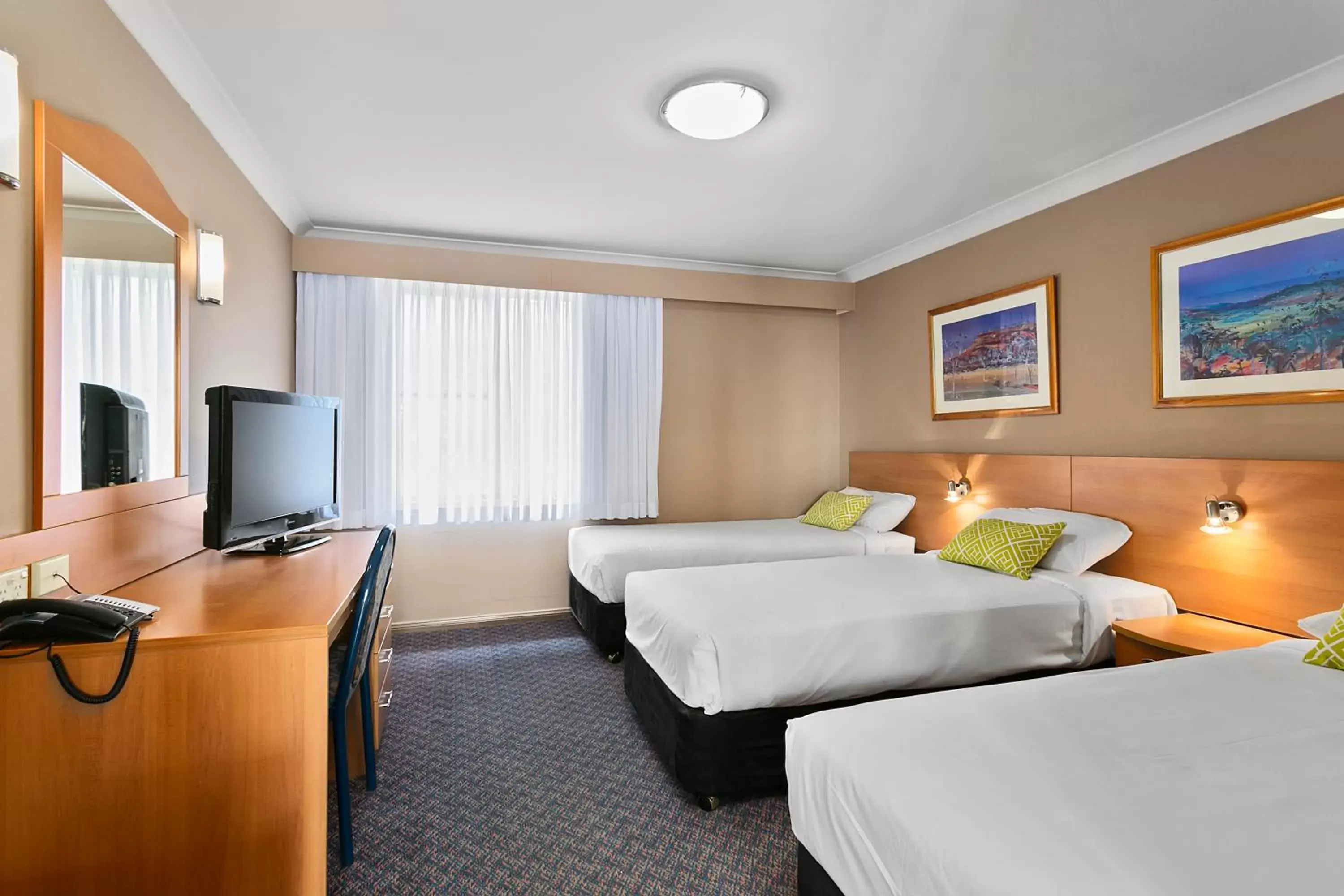 Property building, Bed in Quality Inn Penrith Sydney