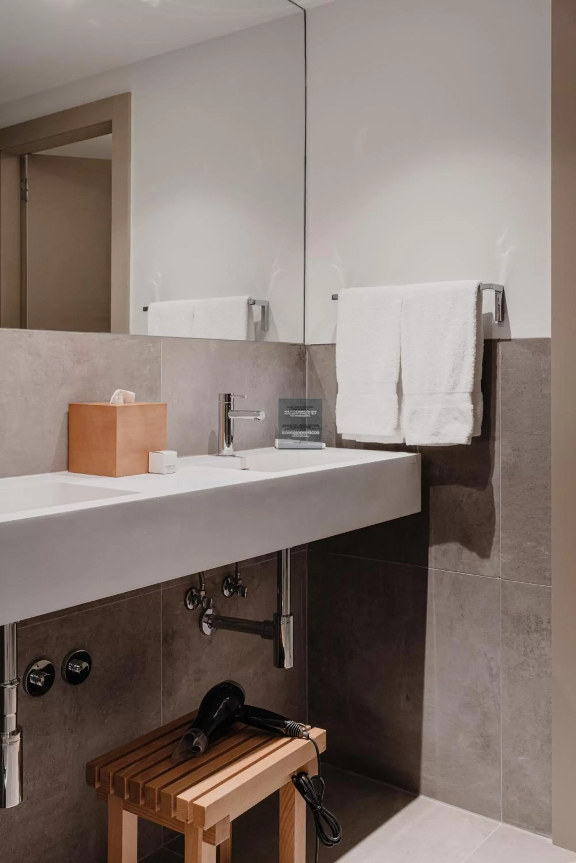 Bathroom in Memmo Baleeira - Design Hotels