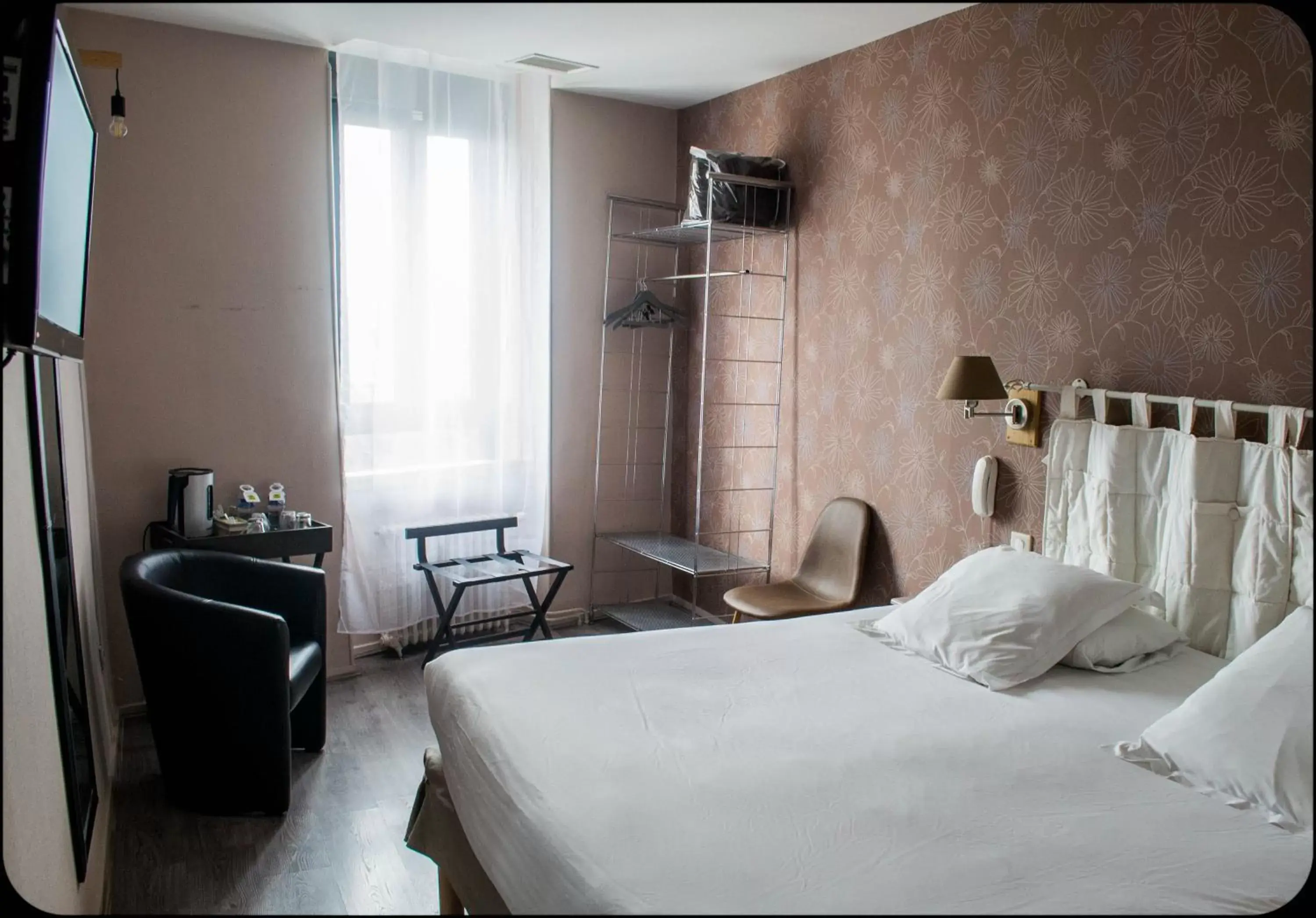 Photo of the whole room, Bed in Logis Hôtel La Bastide des Oliviers