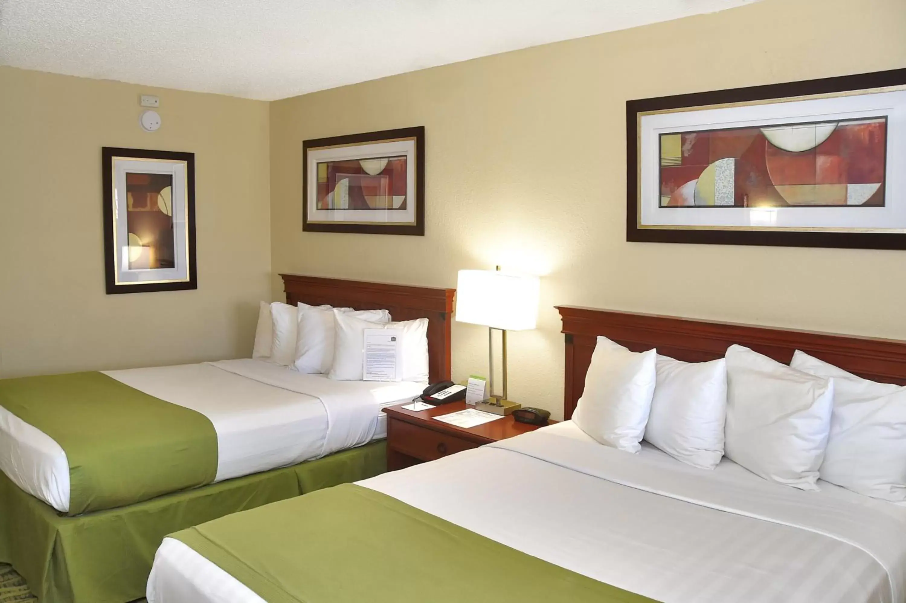 Photo of the whole room, Room Photo in Best Western Orlando East Inn & Suites
