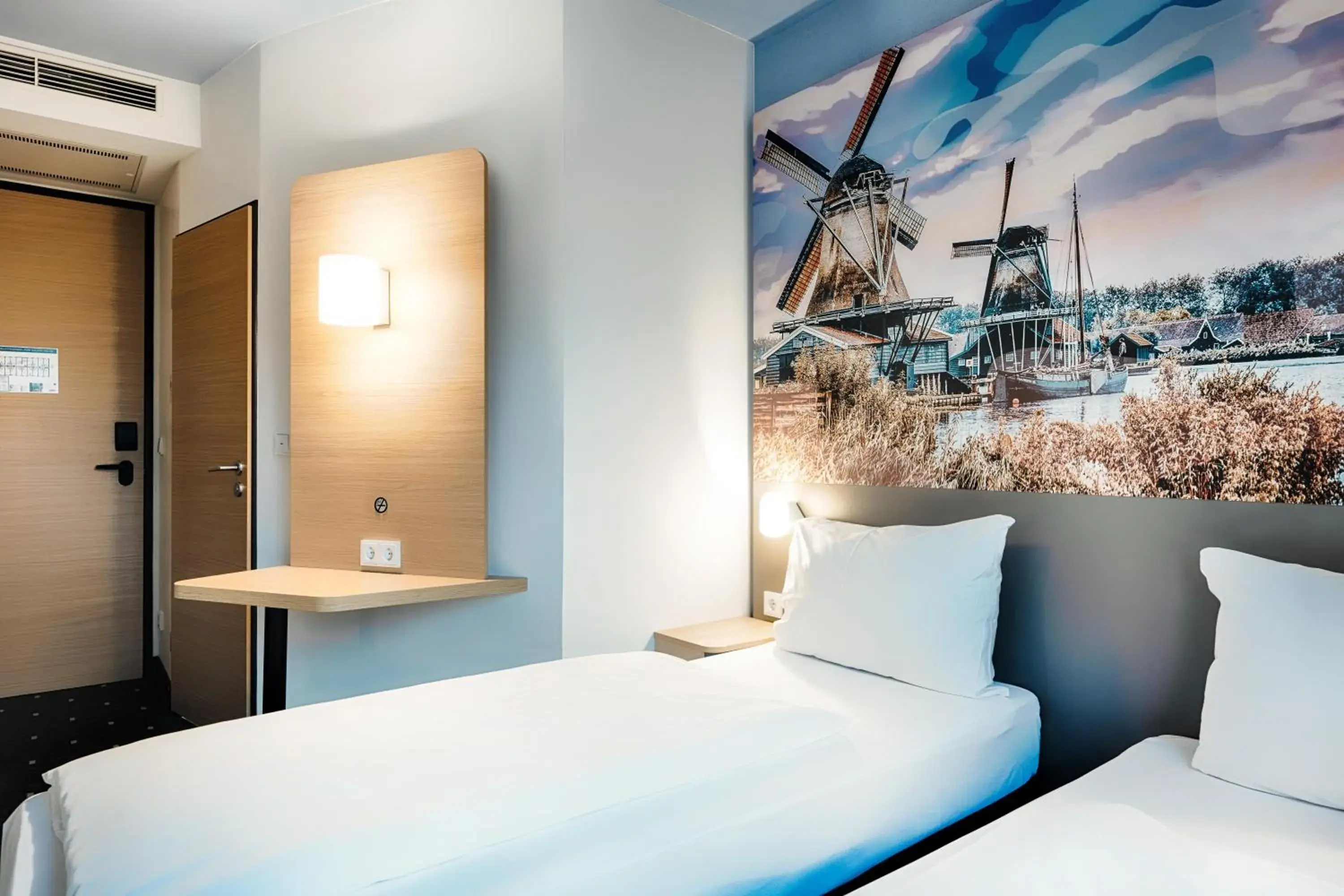 Photo of the whole room, Bed in B&B Hotel Amsterdam-Zaandam