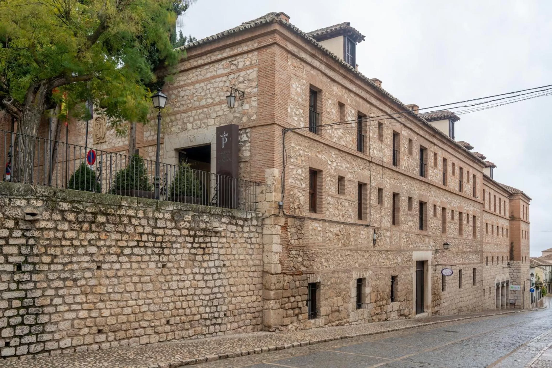 Property building in Parador de Chinchón