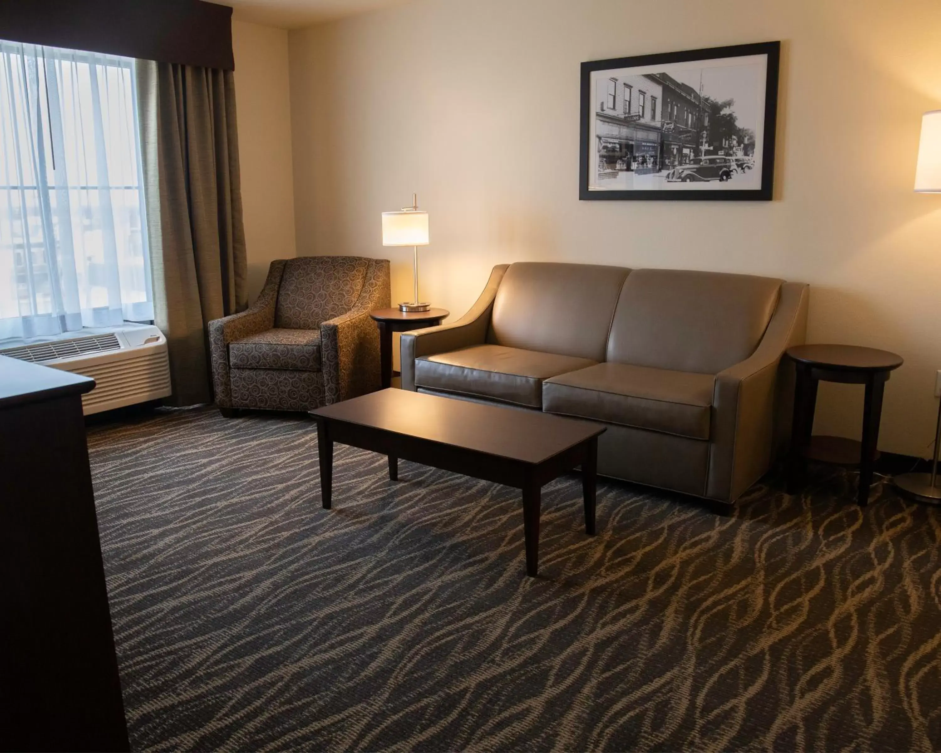 Bed, Seating Area in Cobblestone Hotel & Suites - Two Rivers