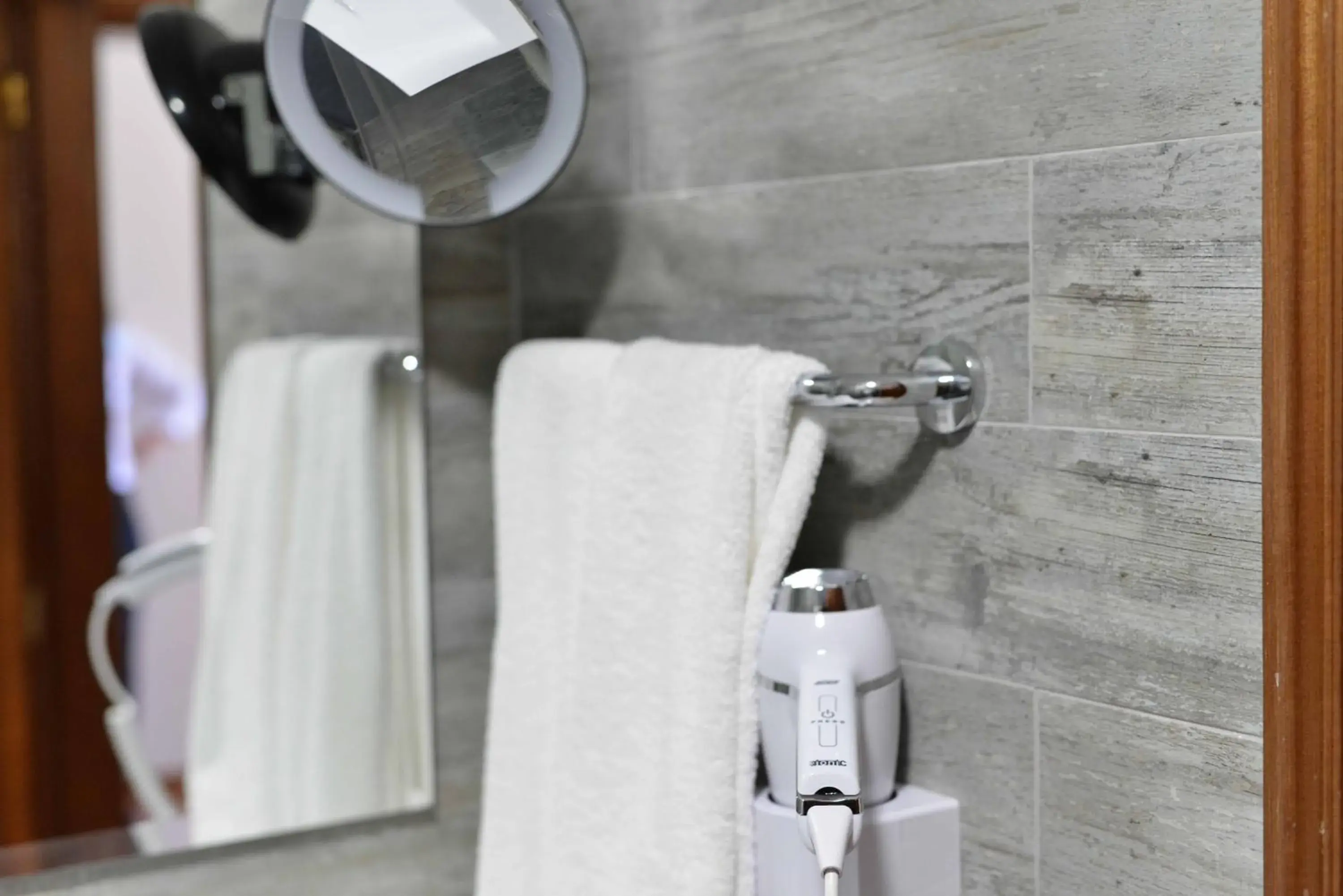 Shower in Hotel Salgueiro Shower in Hotel Salgueiro