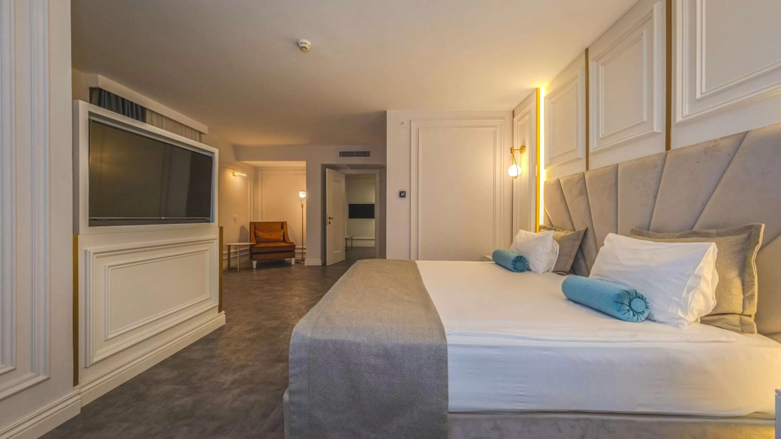 Photo of the whole room, Bed in Best Western Plus Khan Hotel