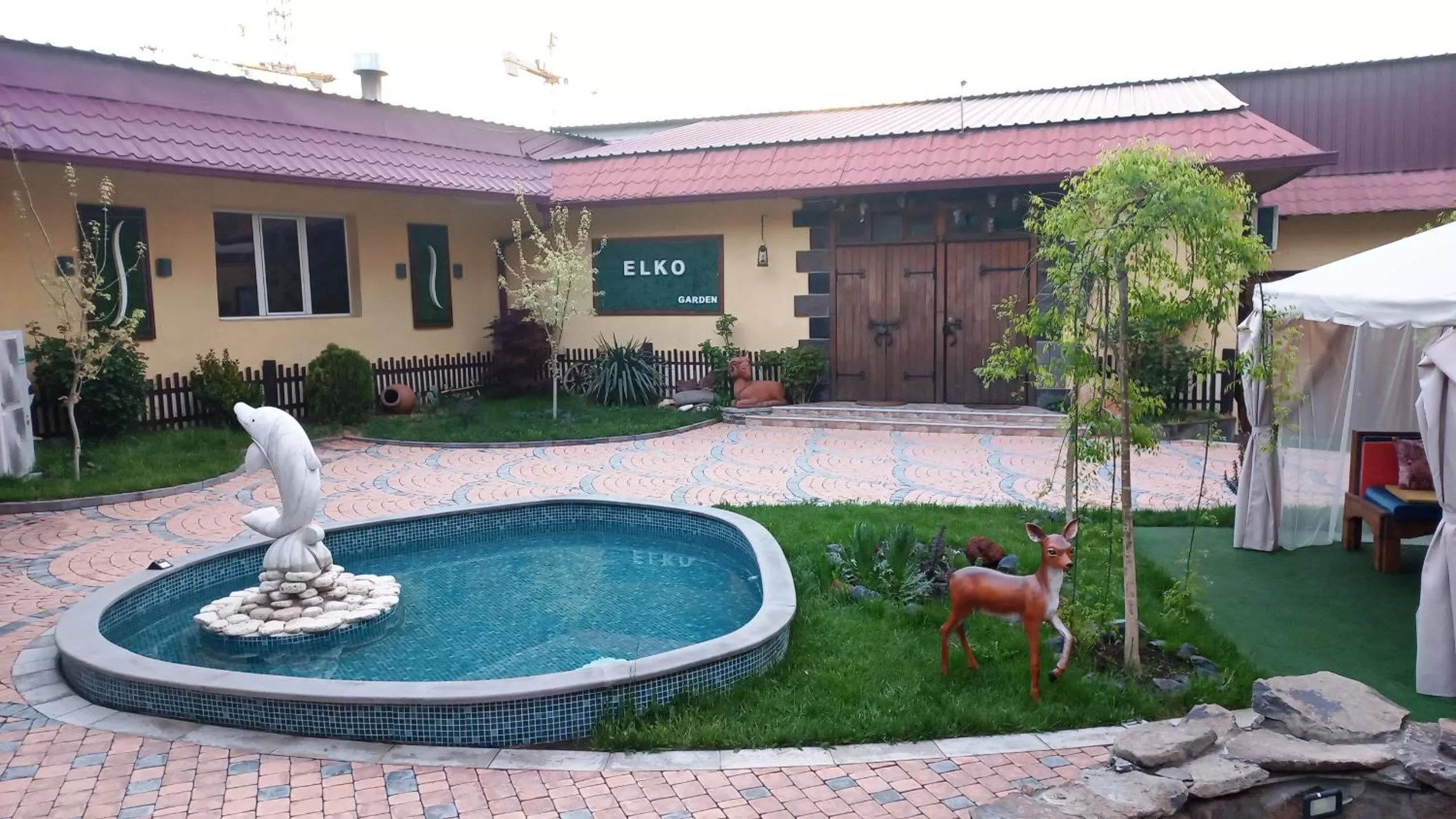 Garden, Swimming Pool in Elkoaparthotel