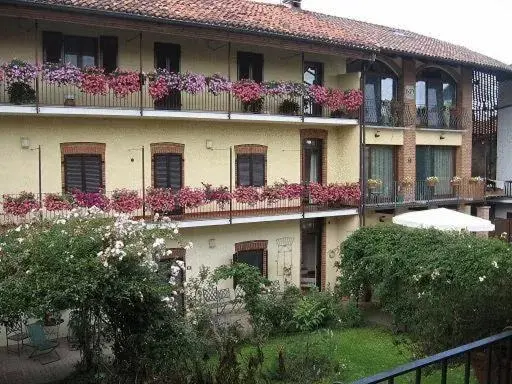 Property Building in Residenza Del Lago