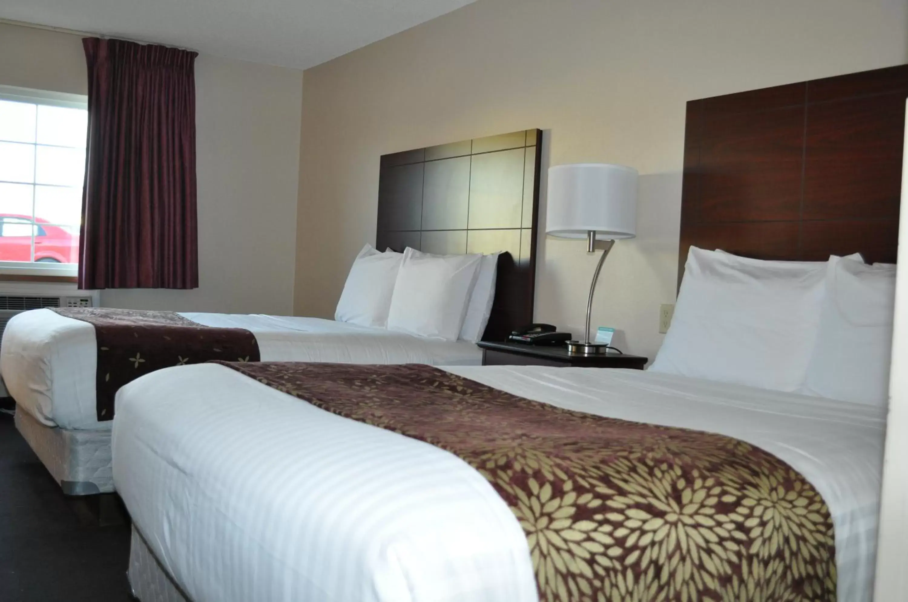 Queen Room in Boarders Inn & Suites by Cobblestone Hotels - Broken Bow