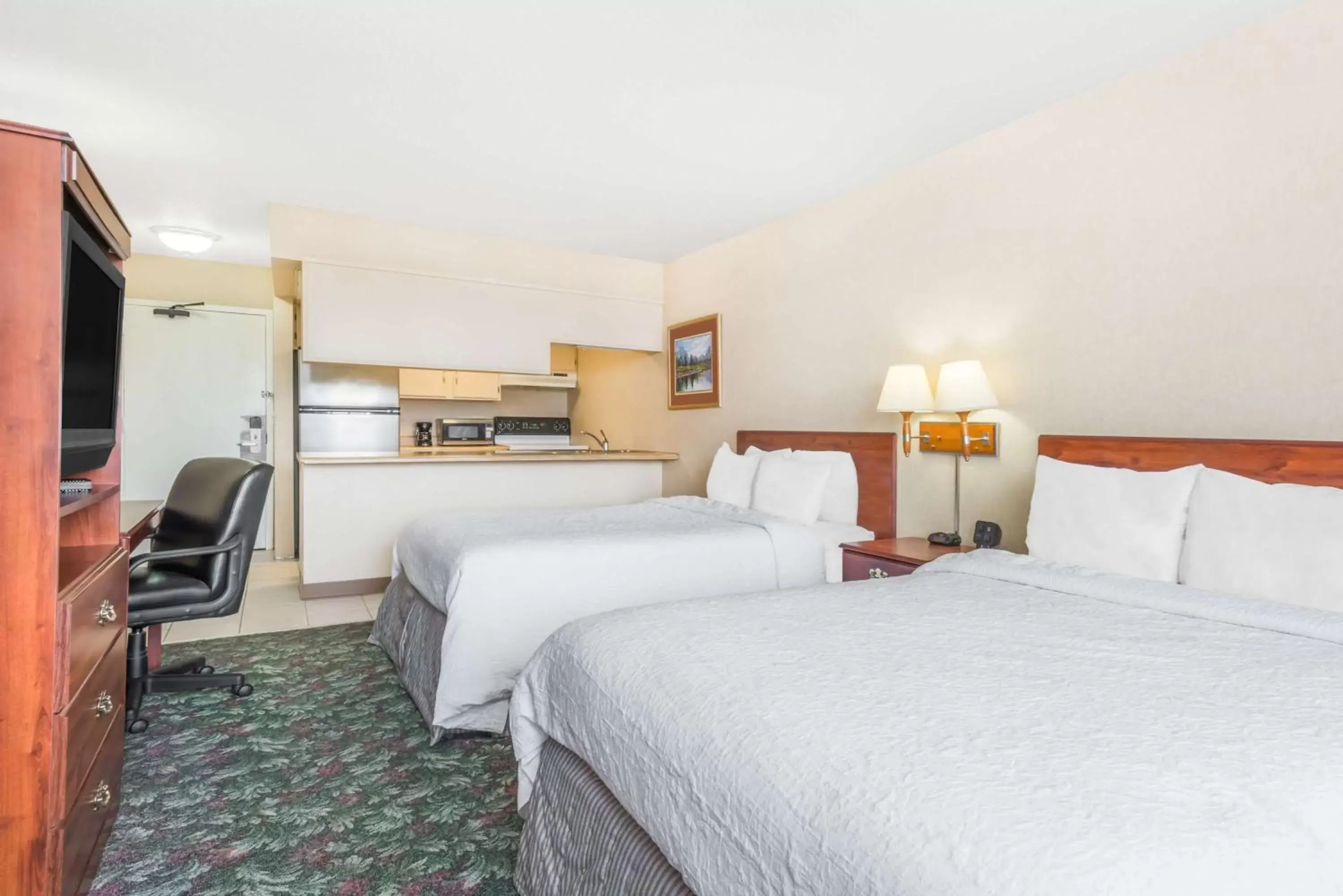 Photo of the whole room in Howard Johnson by Wyndham Gillette Photo of the whole room in Howard Johnson by Wyndham Gillette