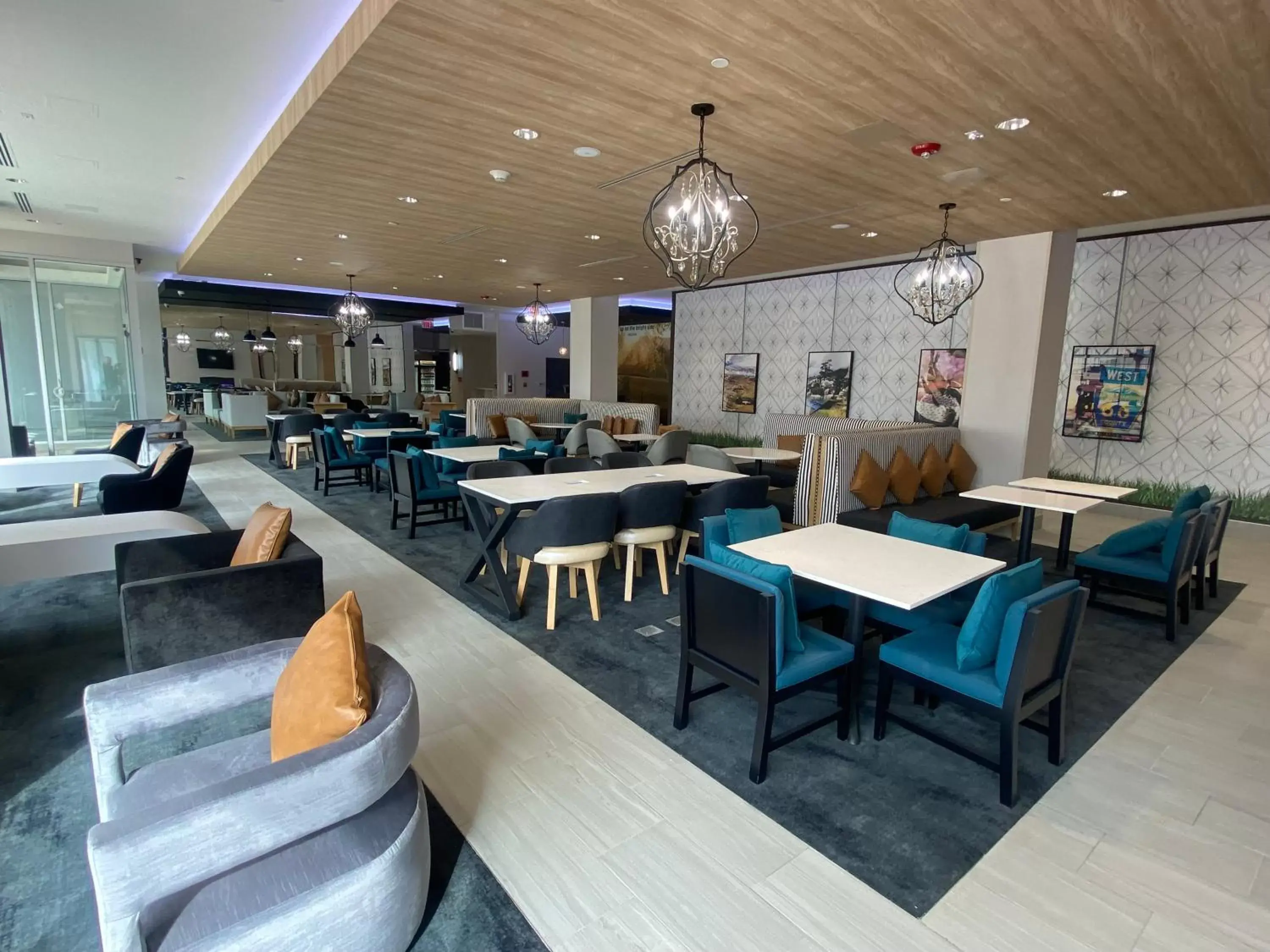 Lobby or reception, Restaurant/Places to Eat in La Quinta Inn & Suites by Wyndham Yucaipa