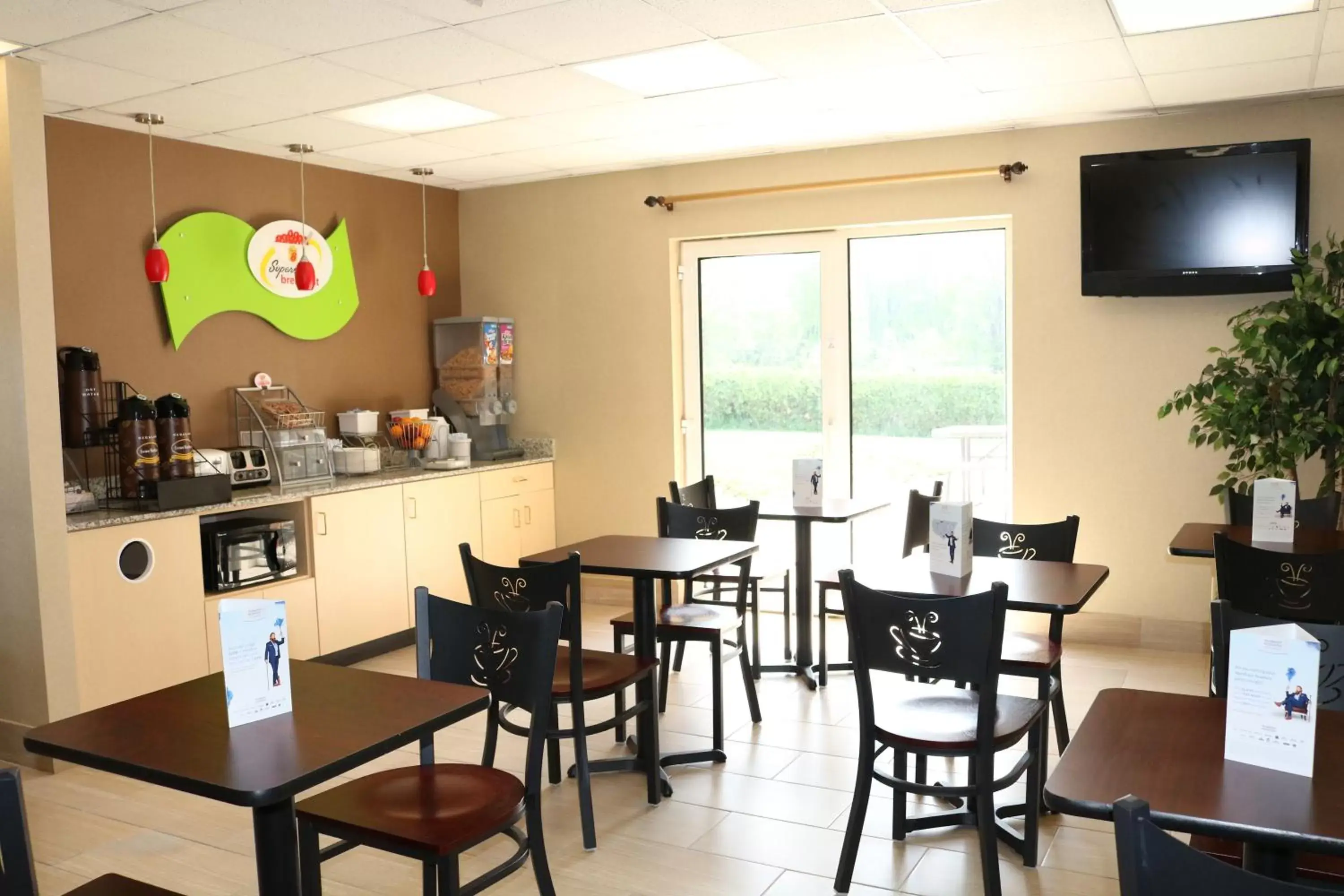 Restaurant/places to eat in Super 8 by Wyndham Plattsburgh Restaurant/places to eat in Super 8 by Wyndham Plattsburgh