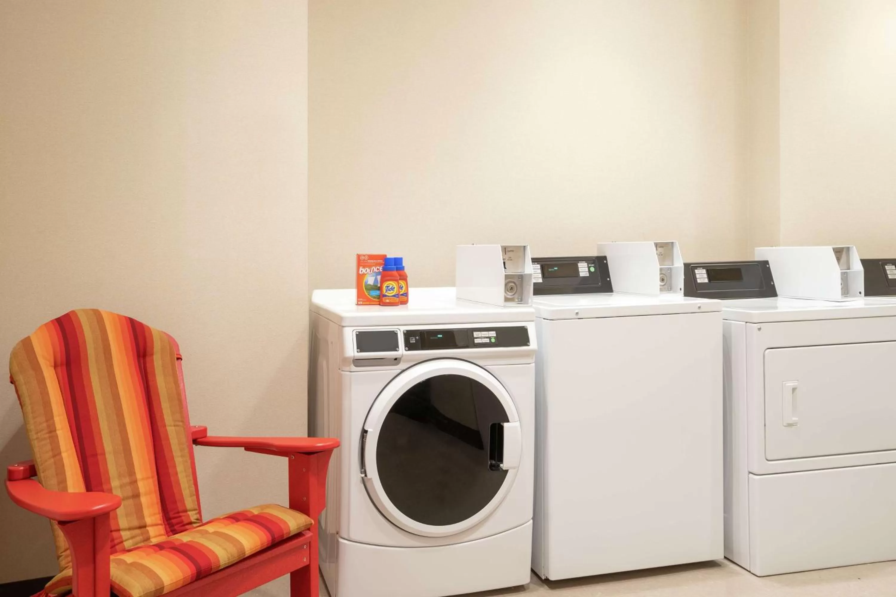 Property building in Home2 Suites By Hilton Woodland Hills Los Angeles