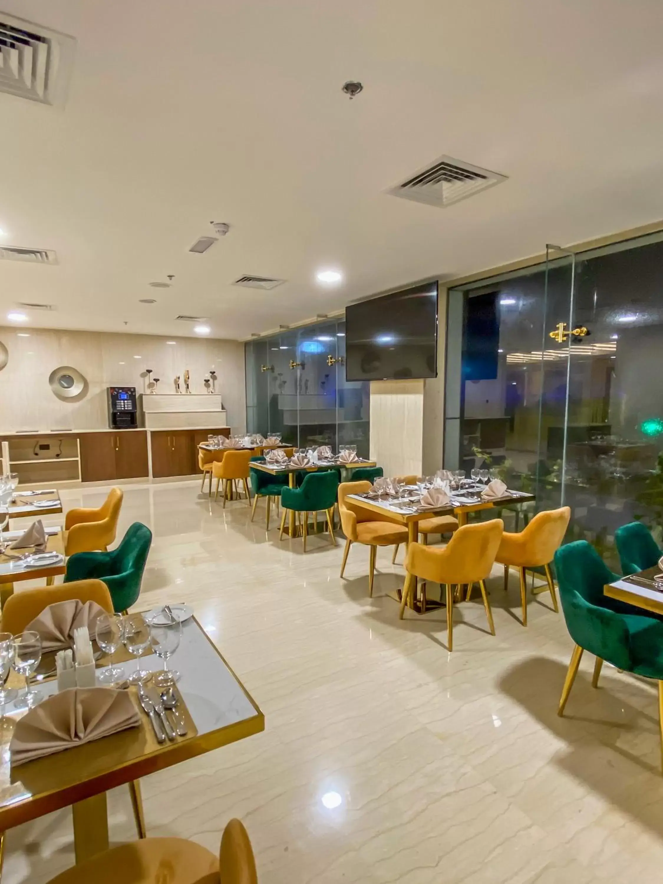 Lounge or bar, Restaurant/Places to Eat in Mirage Bab Al Bahr Beach Hotel