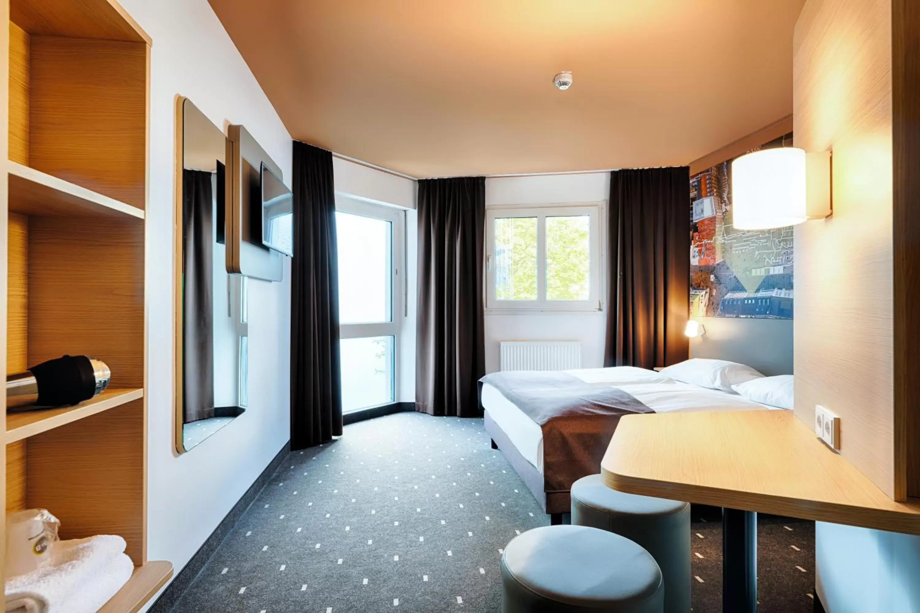 Photo of the whole room in B&B Hotel München-Hbf