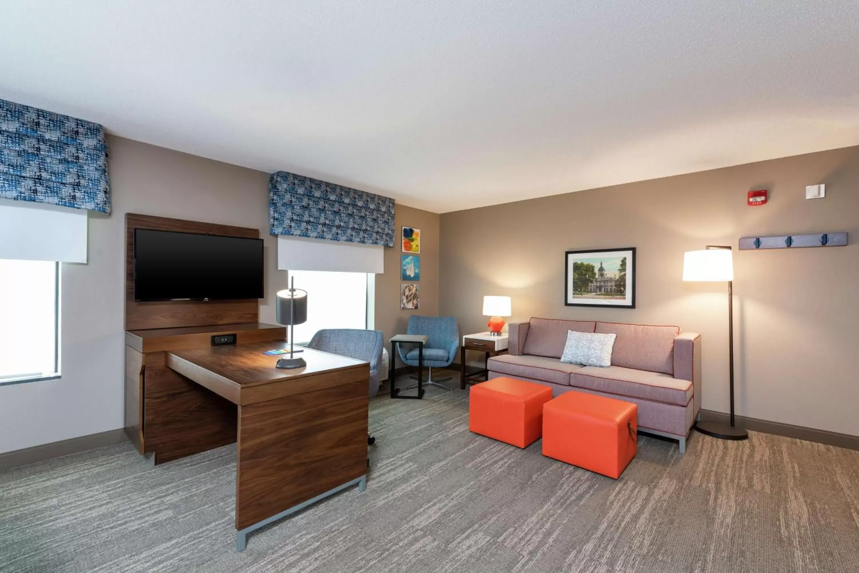 Bedroom, Seating Area in Hampton Inn & Suites Marshalltown