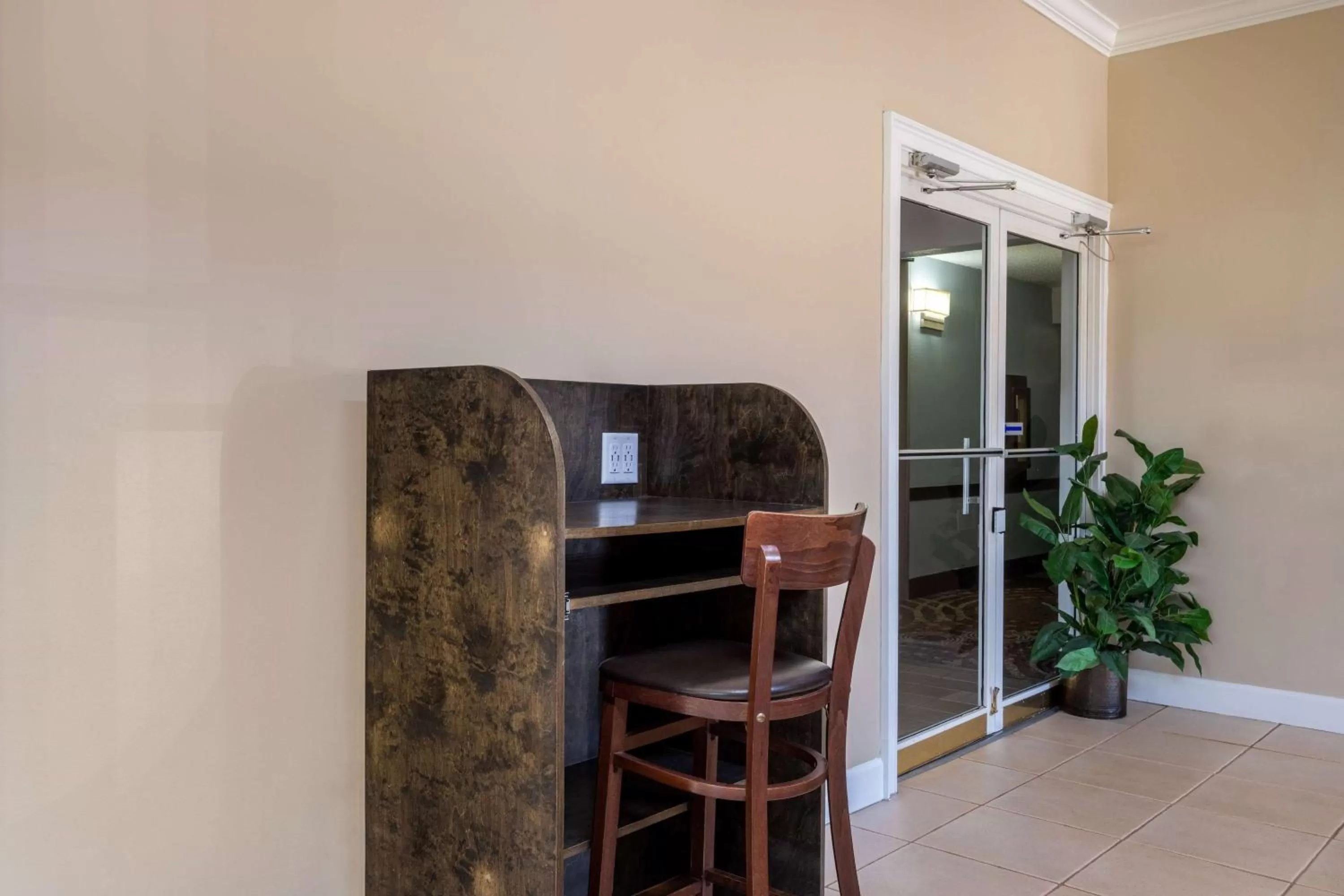 Food and drinks in Travelodge by Wyndham Lakeland