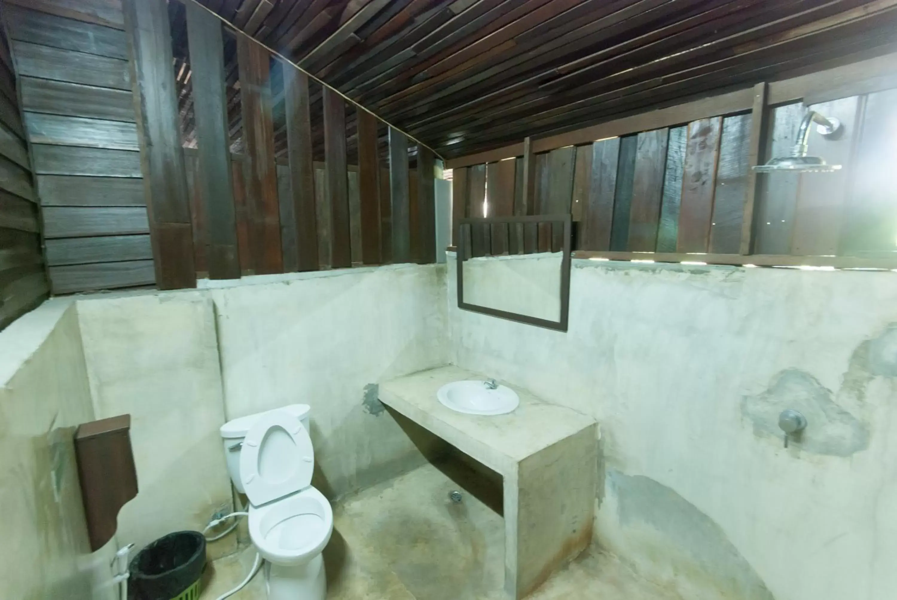 Bathroom in Namkhong Guesthouse and Resort