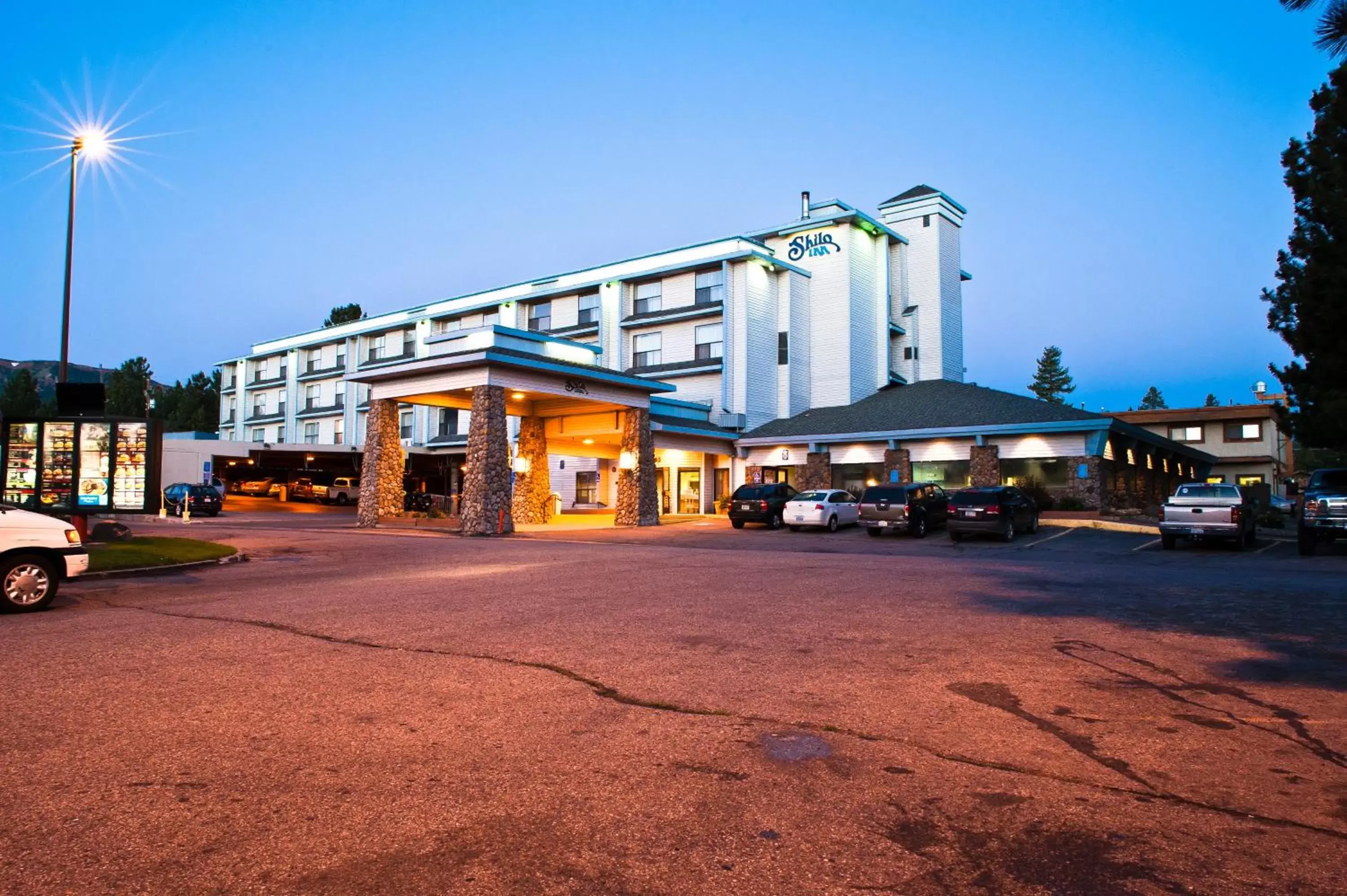 Facade/entrance, Property Building in Shilo Inn Mammoth Lakes