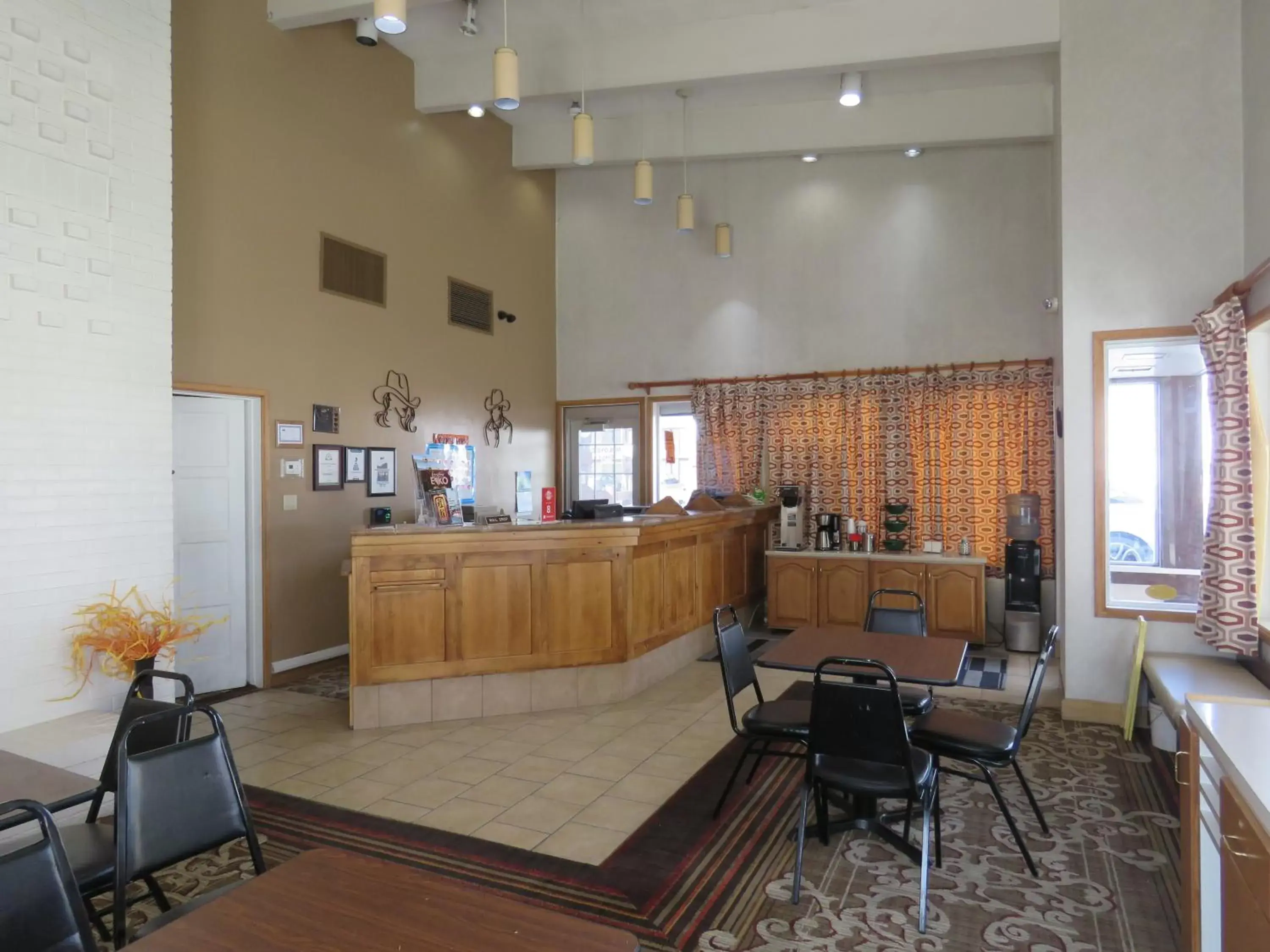 Lobby or reception in Thunderbird Motel