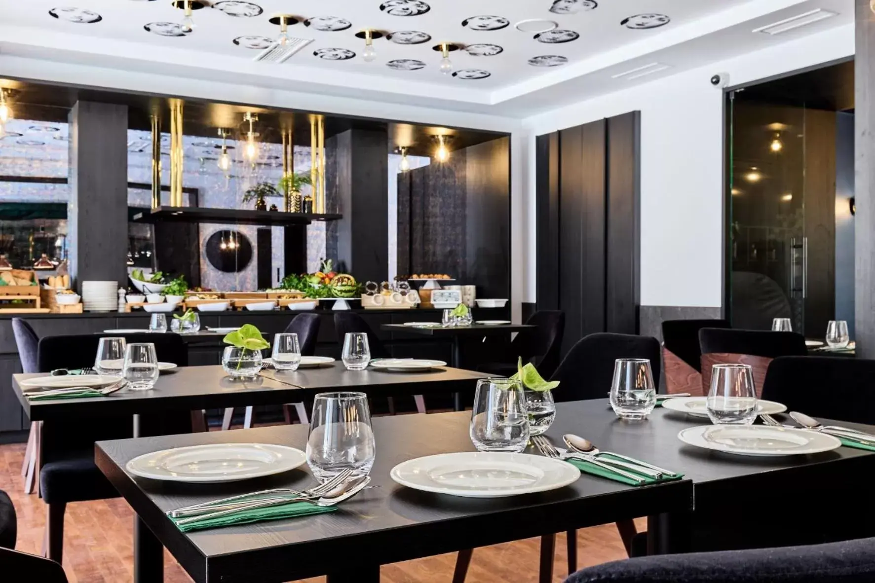 Restaurant/Places to Eat in Hotel Liberte 33 BW Premier Collection