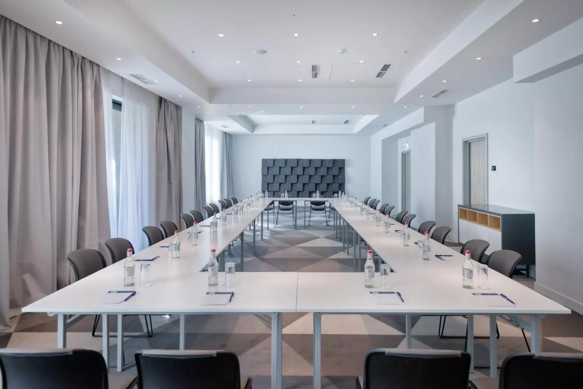 Meeting/conference room in Holiday Inn Express - Yerevan, an IHG Hotel