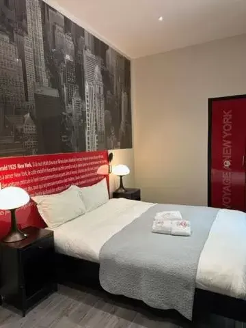 Bed in Hôtel Les Voyageurs