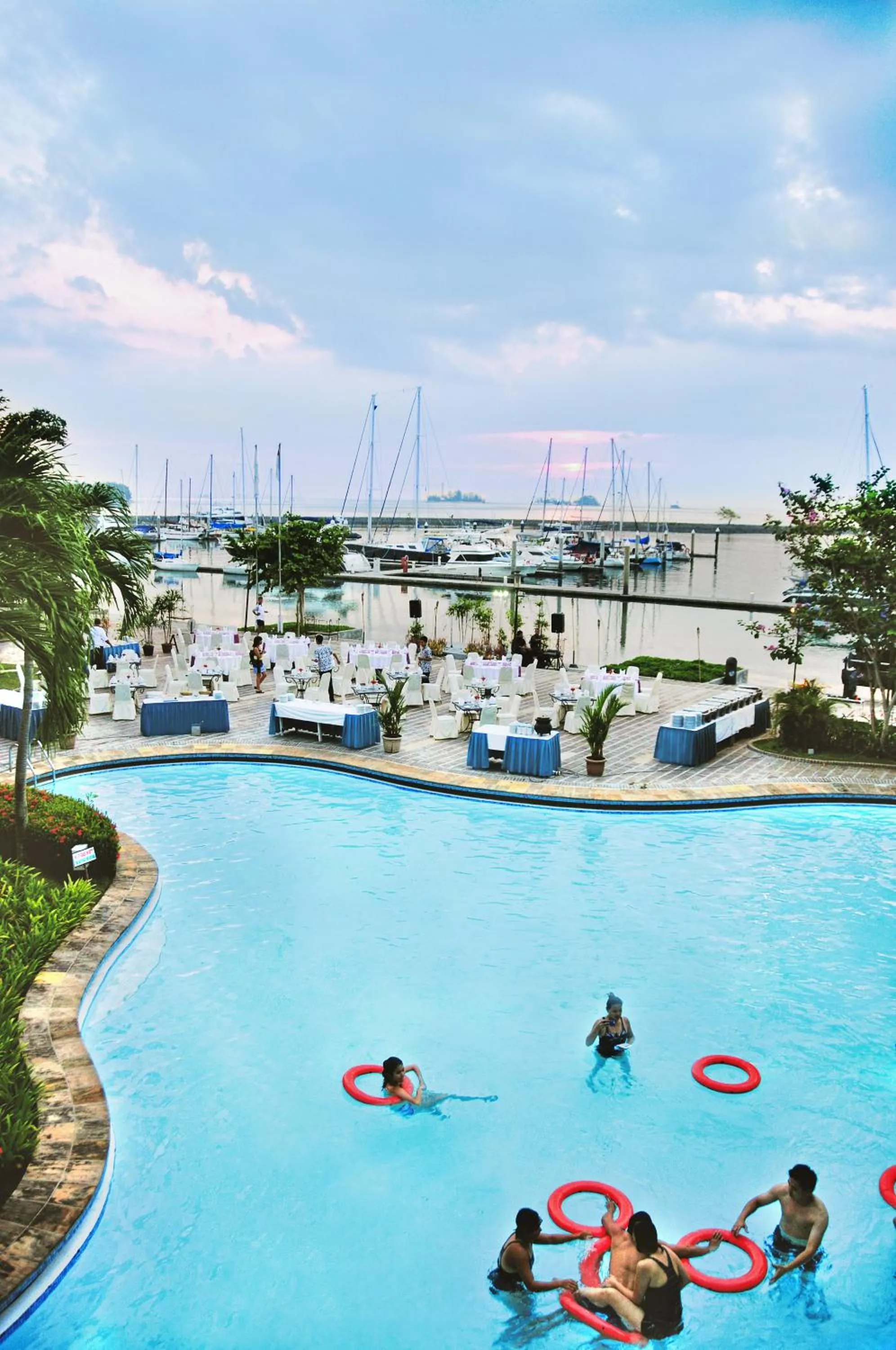 Swimming pool in Nongsa Point Marina